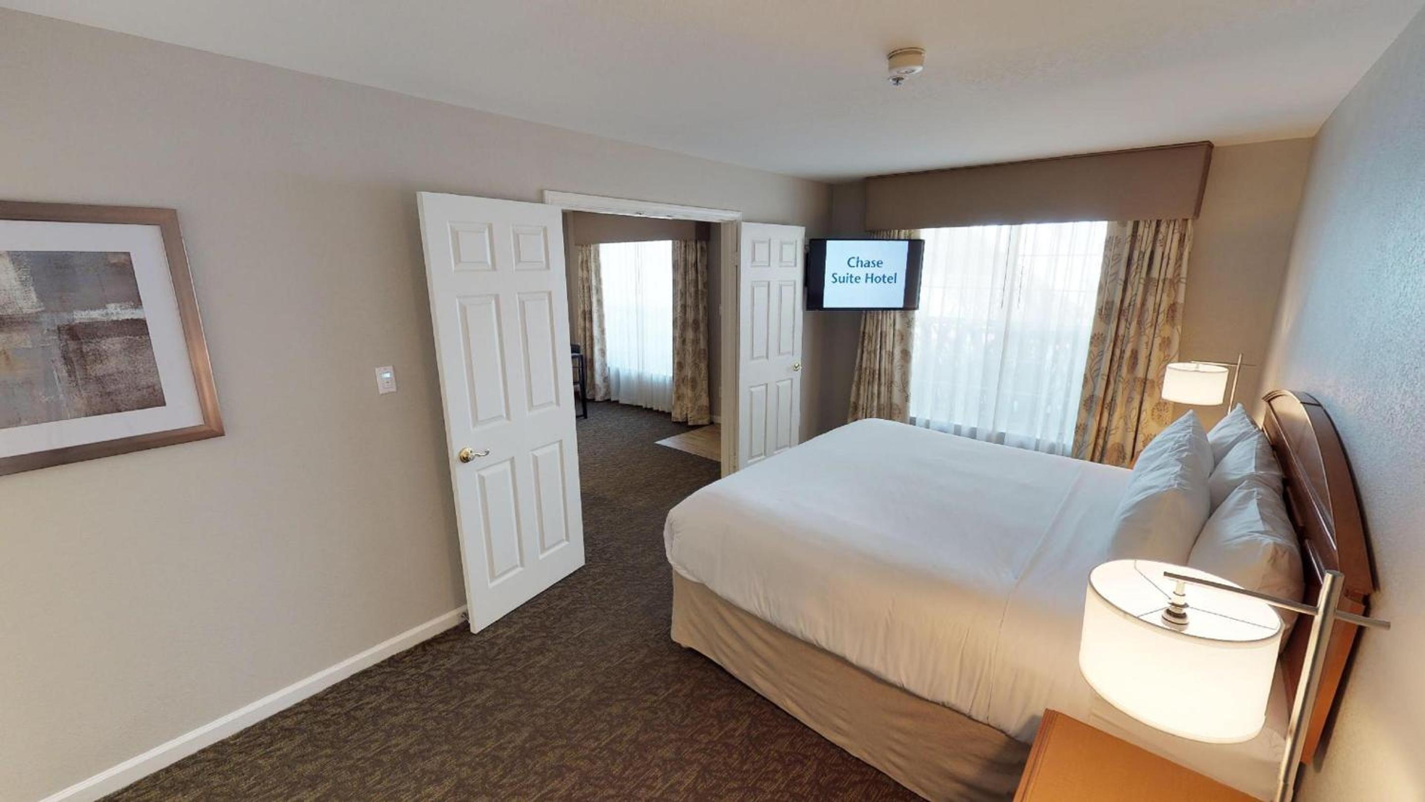 One Bedroom Suite - Kitchenette - Photo 5