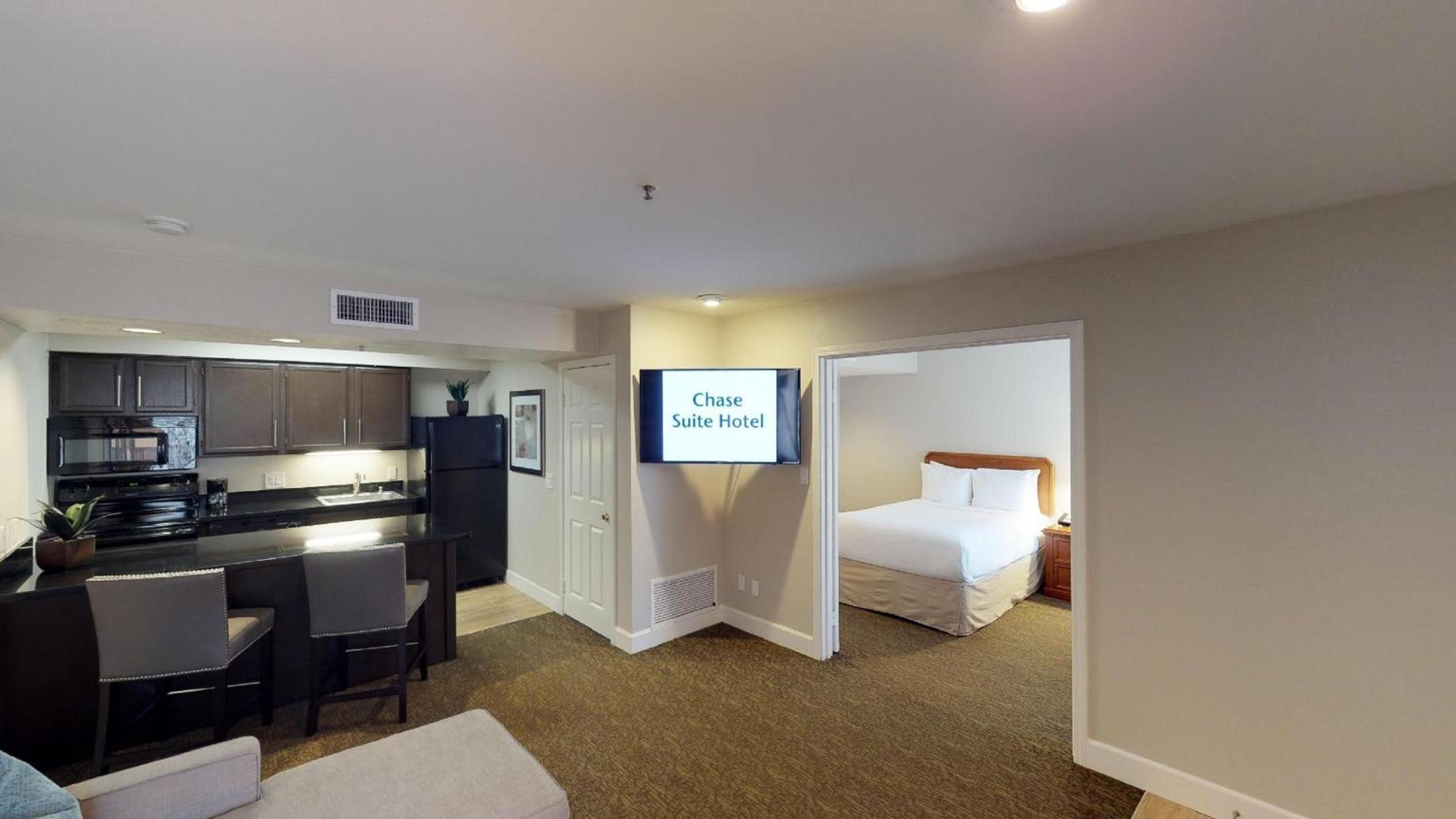 One Bedroom with 2 Full Beds - Full Kitchen - Photo 5
