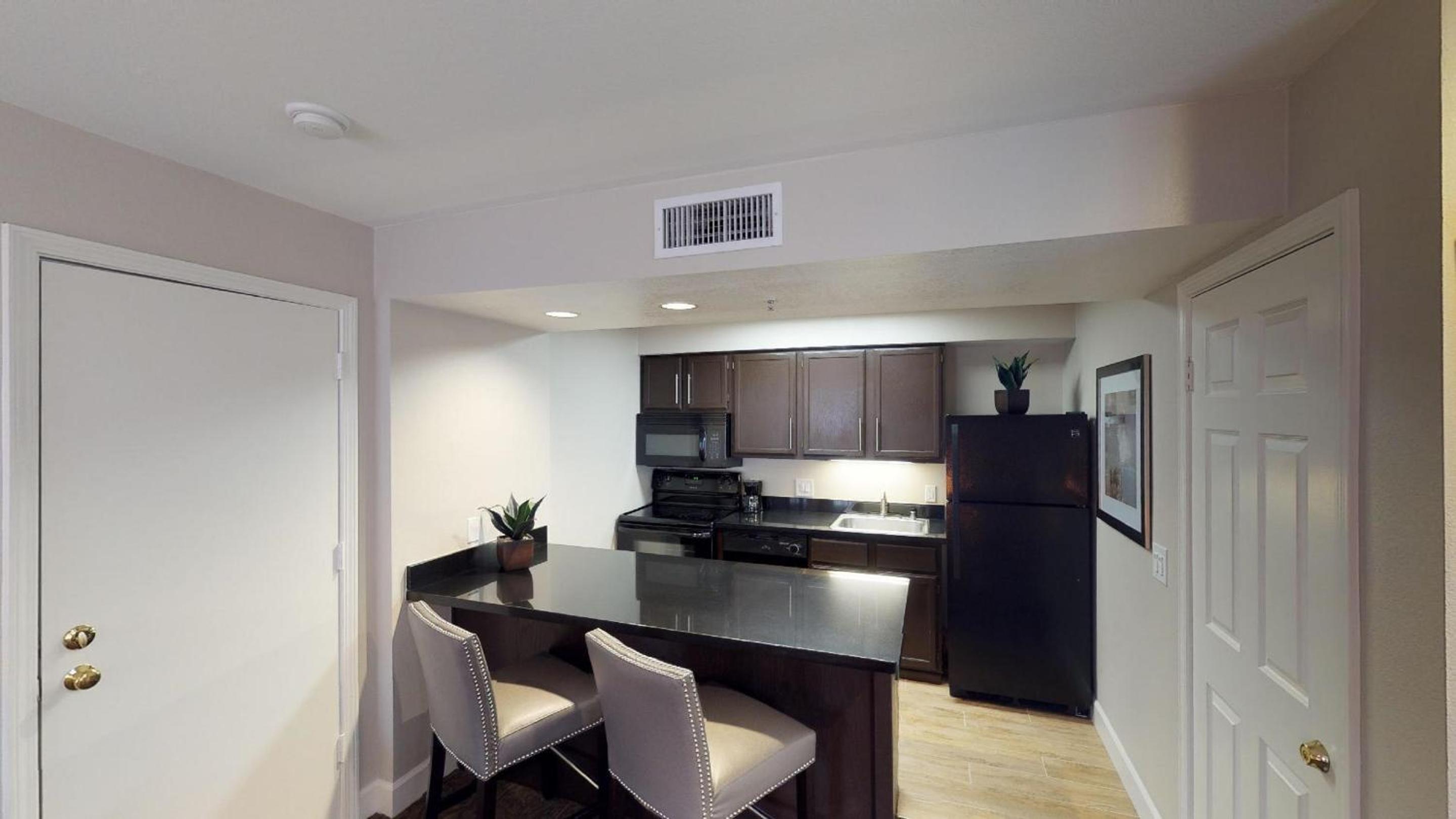 One Bedroom with 2 Full Beds - Full Kitchen - Photo 6