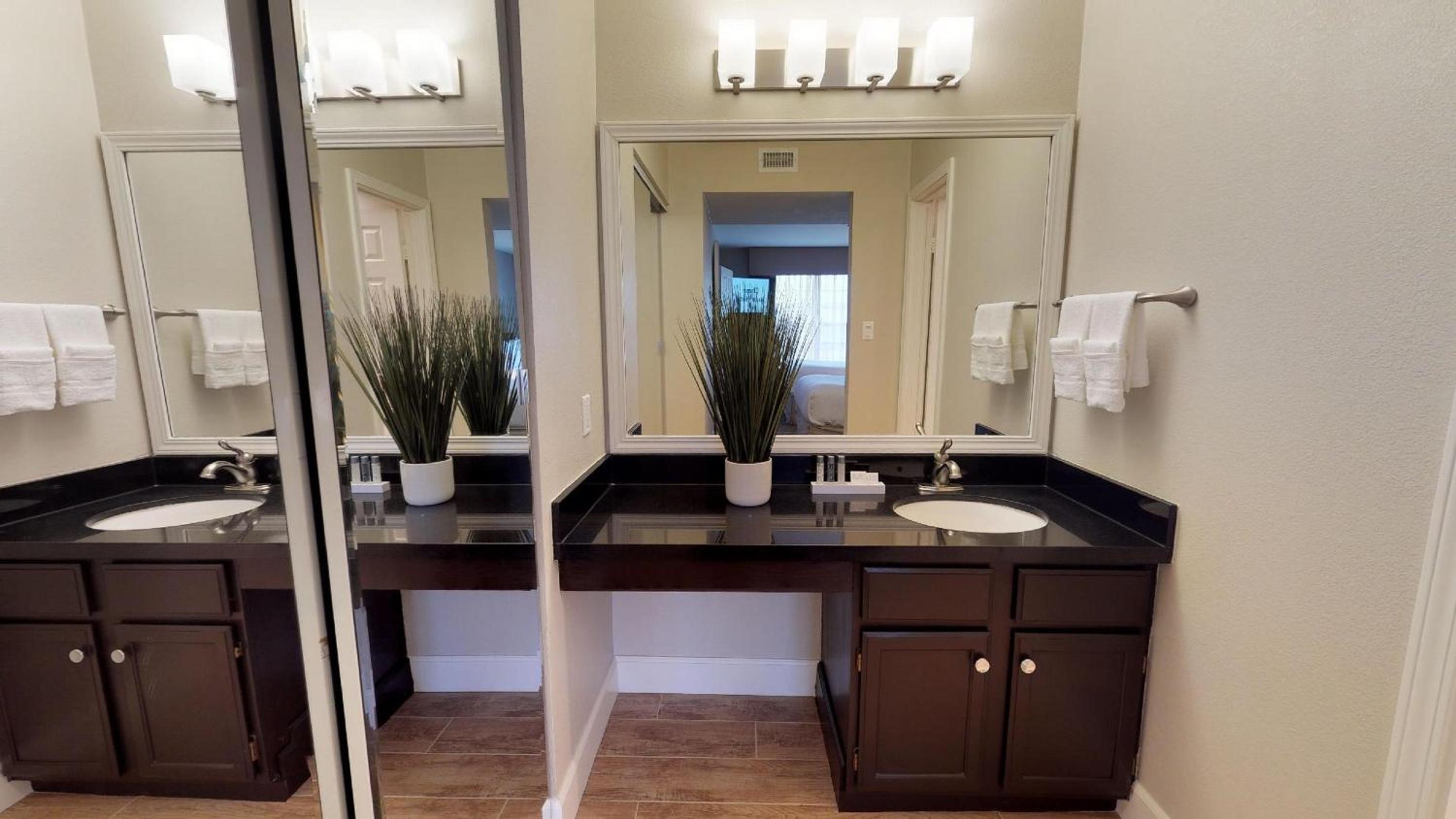 One Bedroom with 2 Full Beds - Full Kitchen - Photo 8