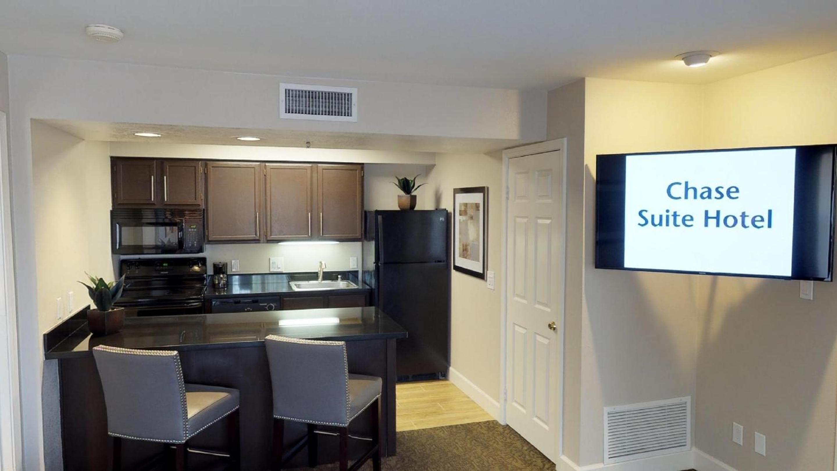 Two Bedroom Suite - Full Kitchen - Photo 3