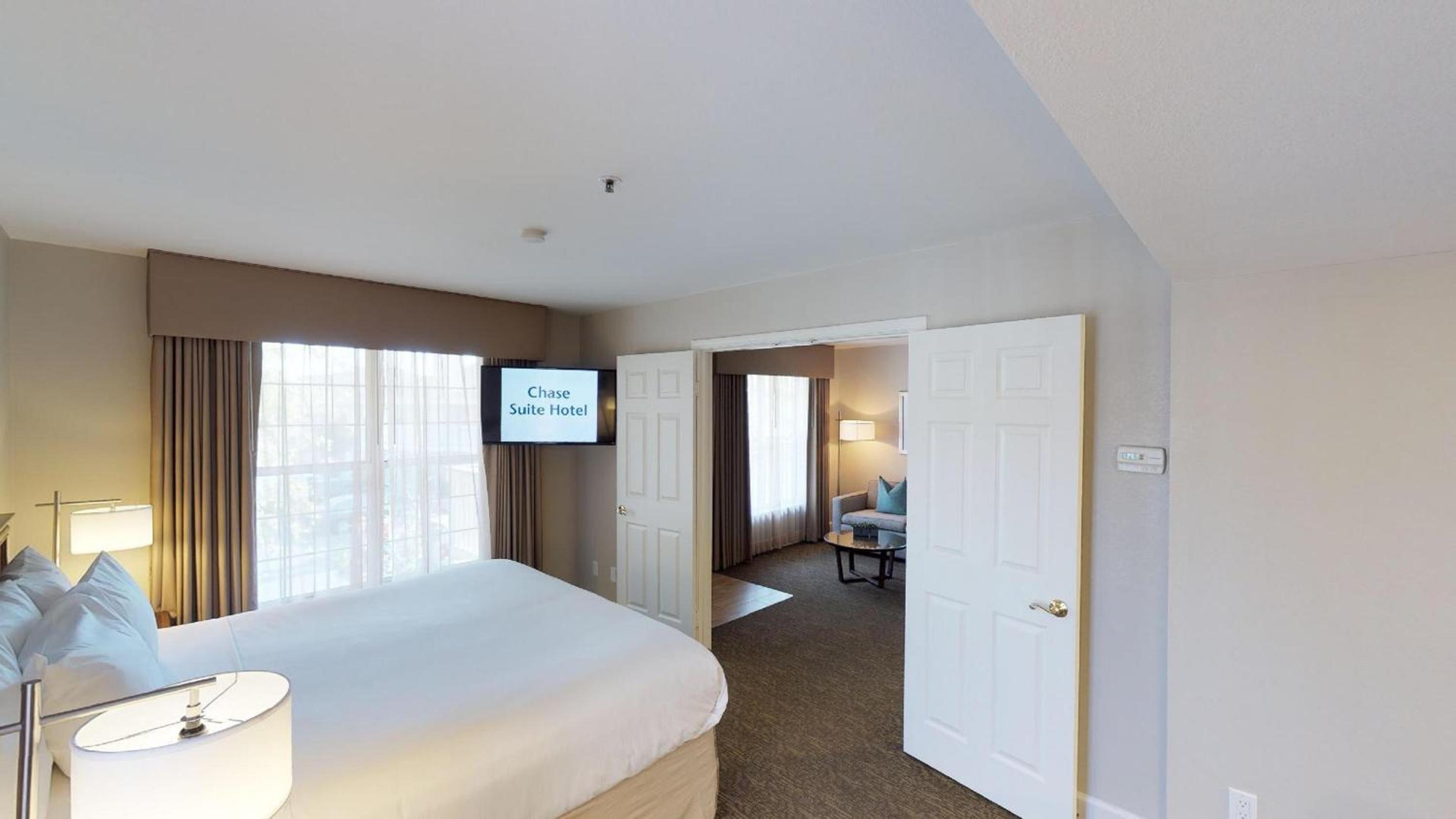 Two Bedroom Suite - Full Kitchen - Photo 18