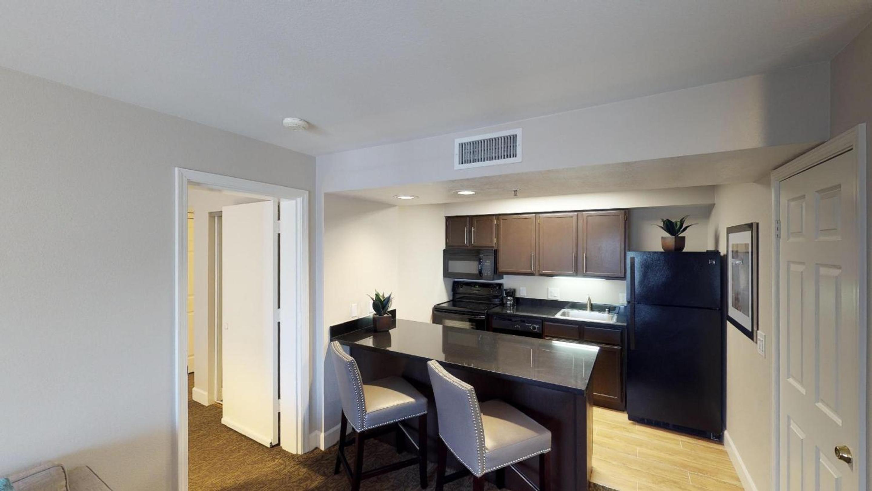 Two Bedroom Suite - Full Kitchen - Photo 2