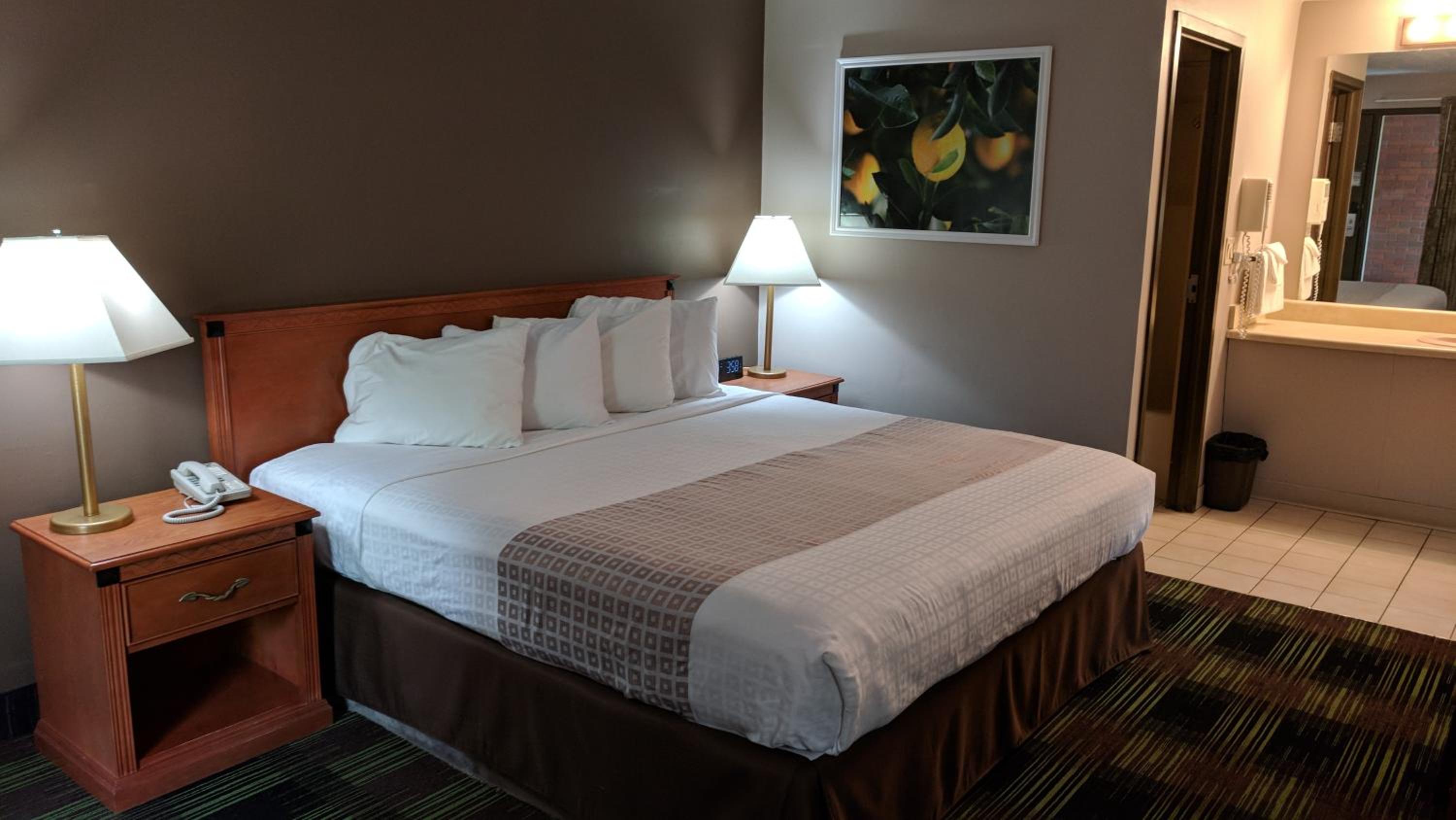 Deluxe King Room - Photo 1