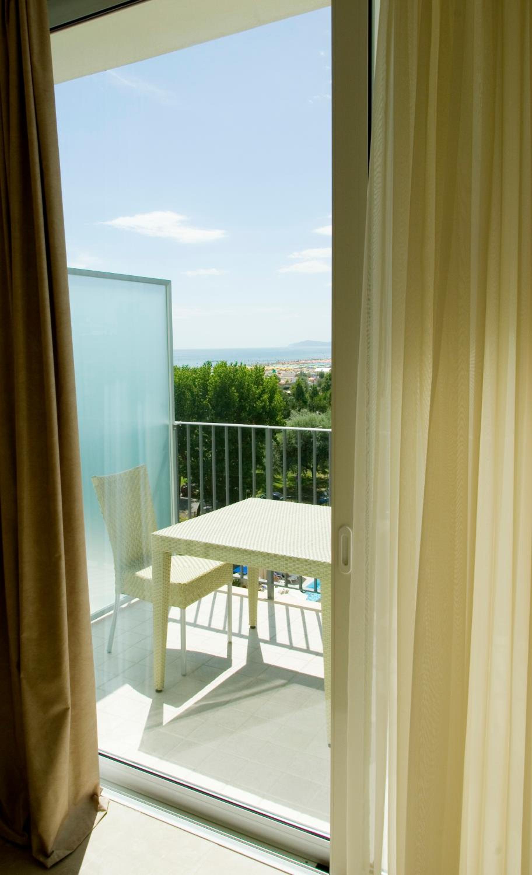 Classic Twin Room with Terrace - Photo 13