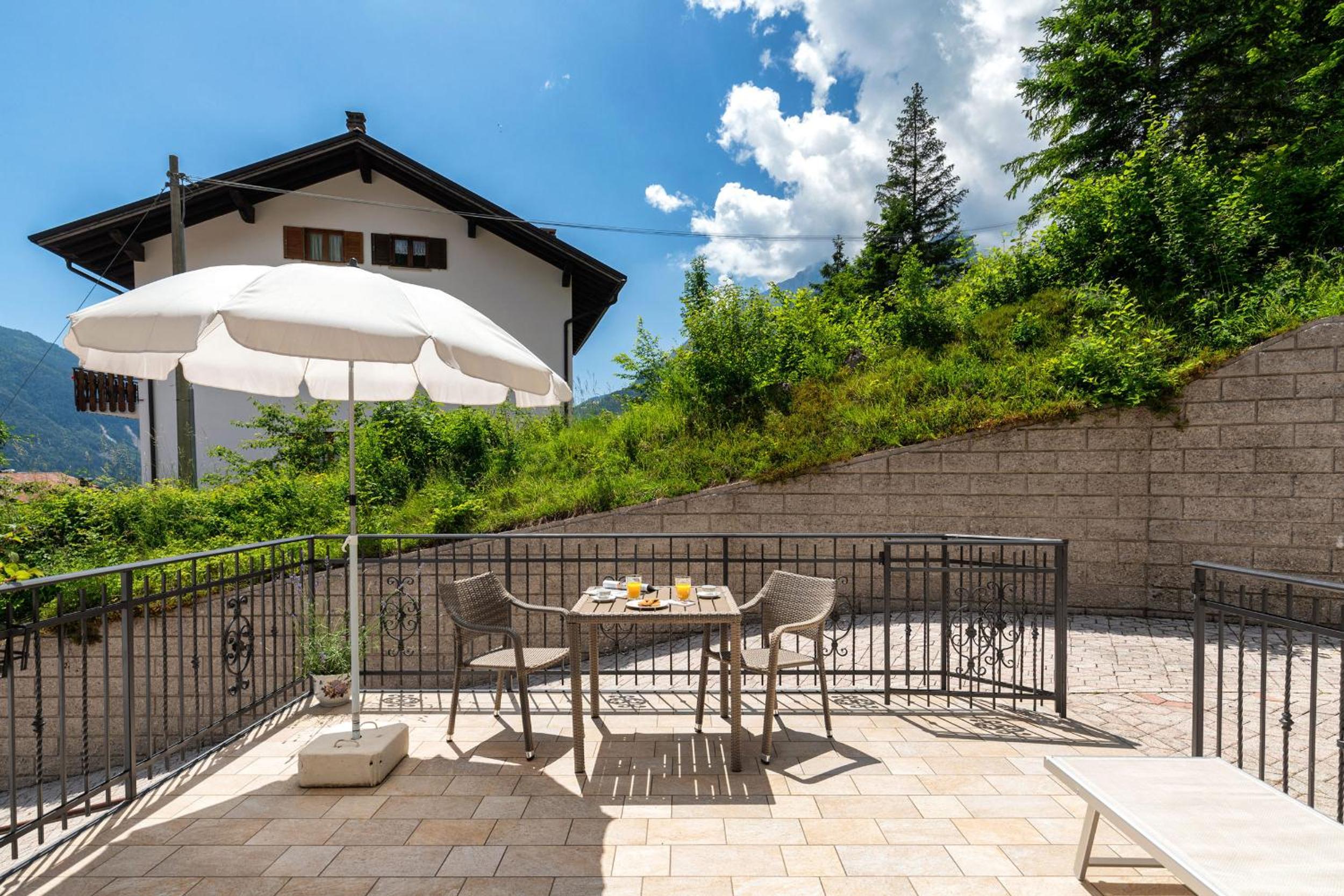 Two-Bedroom Apartment with Terrace and two bathrooms photo 3