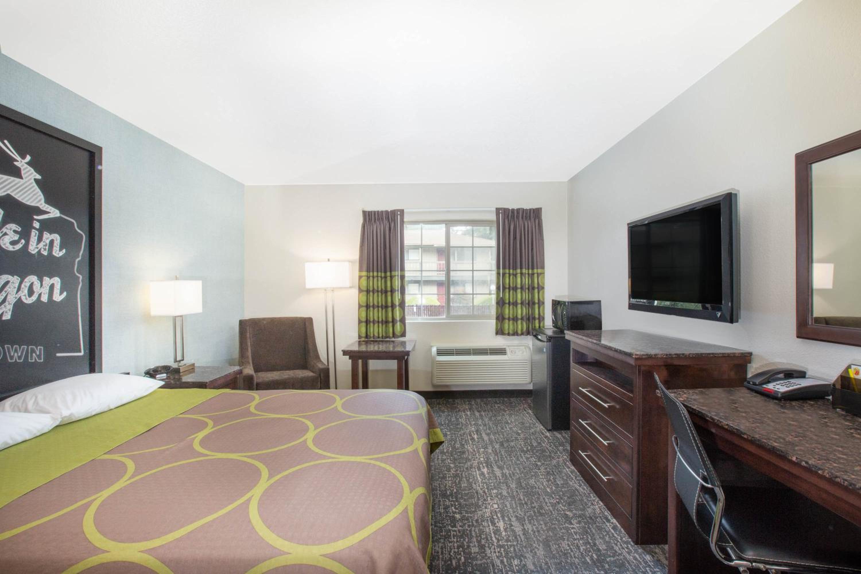 Queen Room - Mobility Access/Non-Smoking - Photo 1