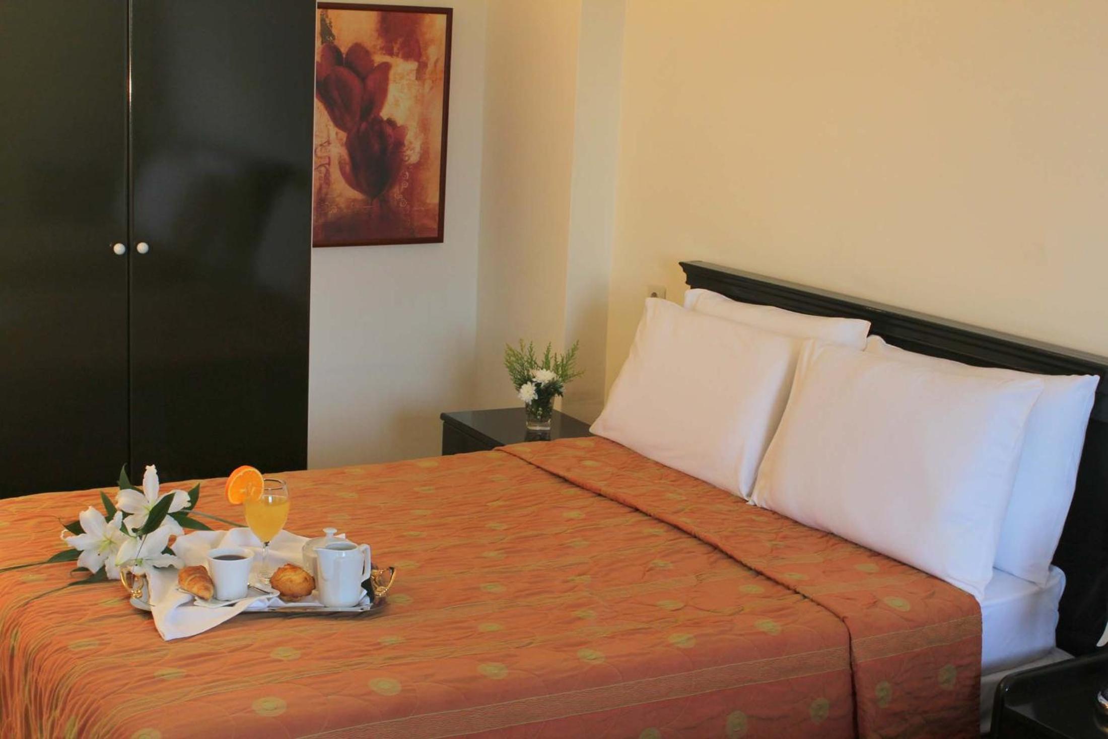 Standard Twin / Double room with Pool View - Photo 1