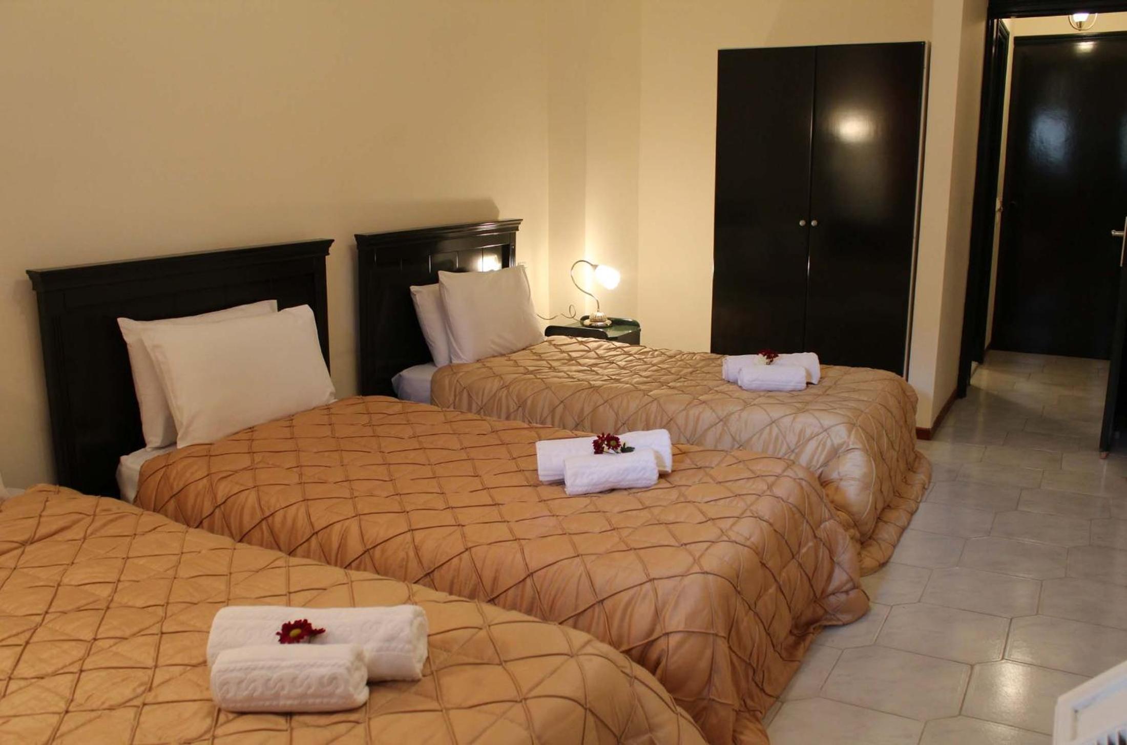 Standard Triple Room with Pool View - Photo 1