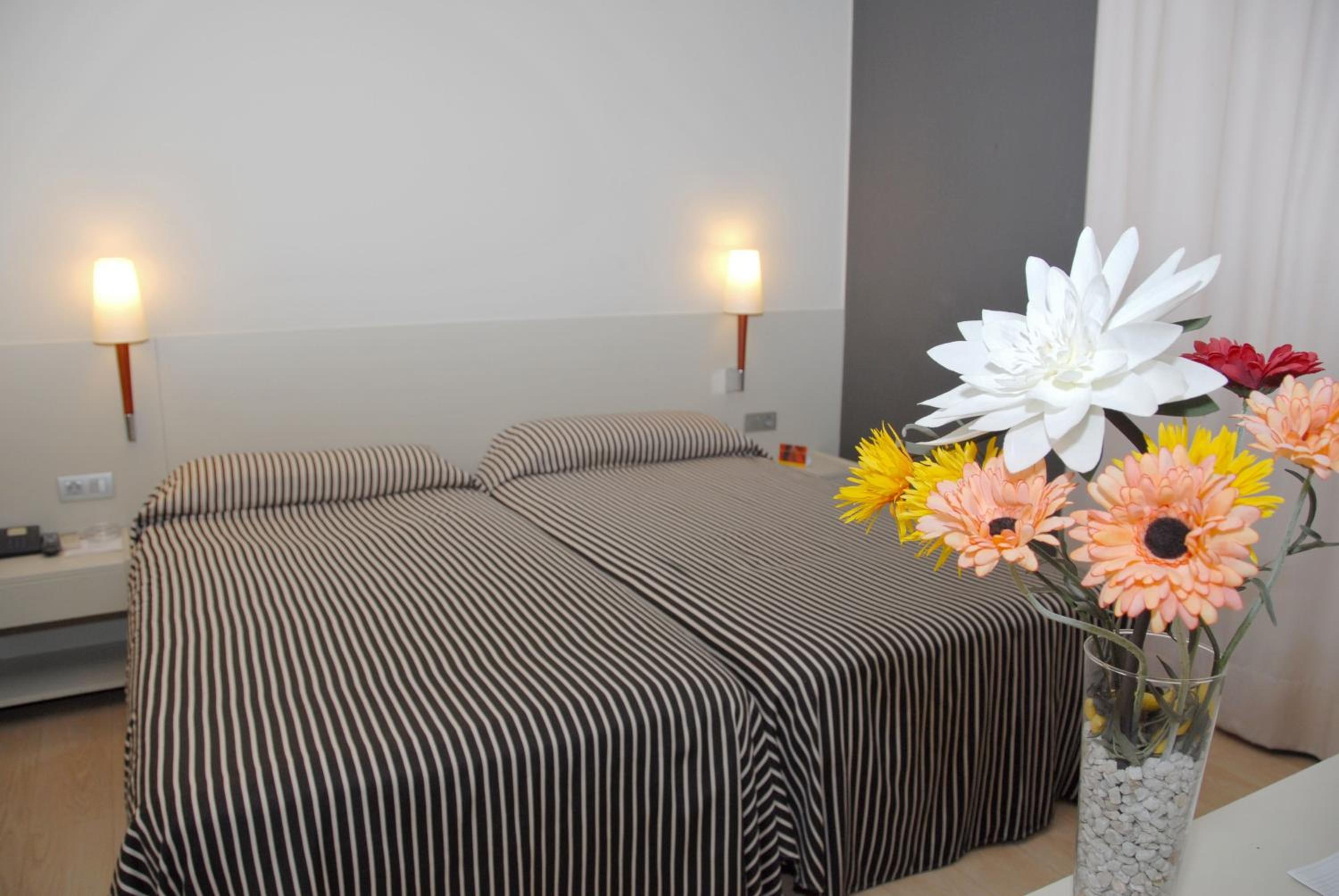 Double or Twin Room with Extra Bed photo 2
