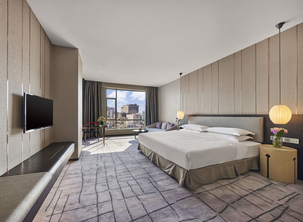 Deluxe Room, 1 King Bed