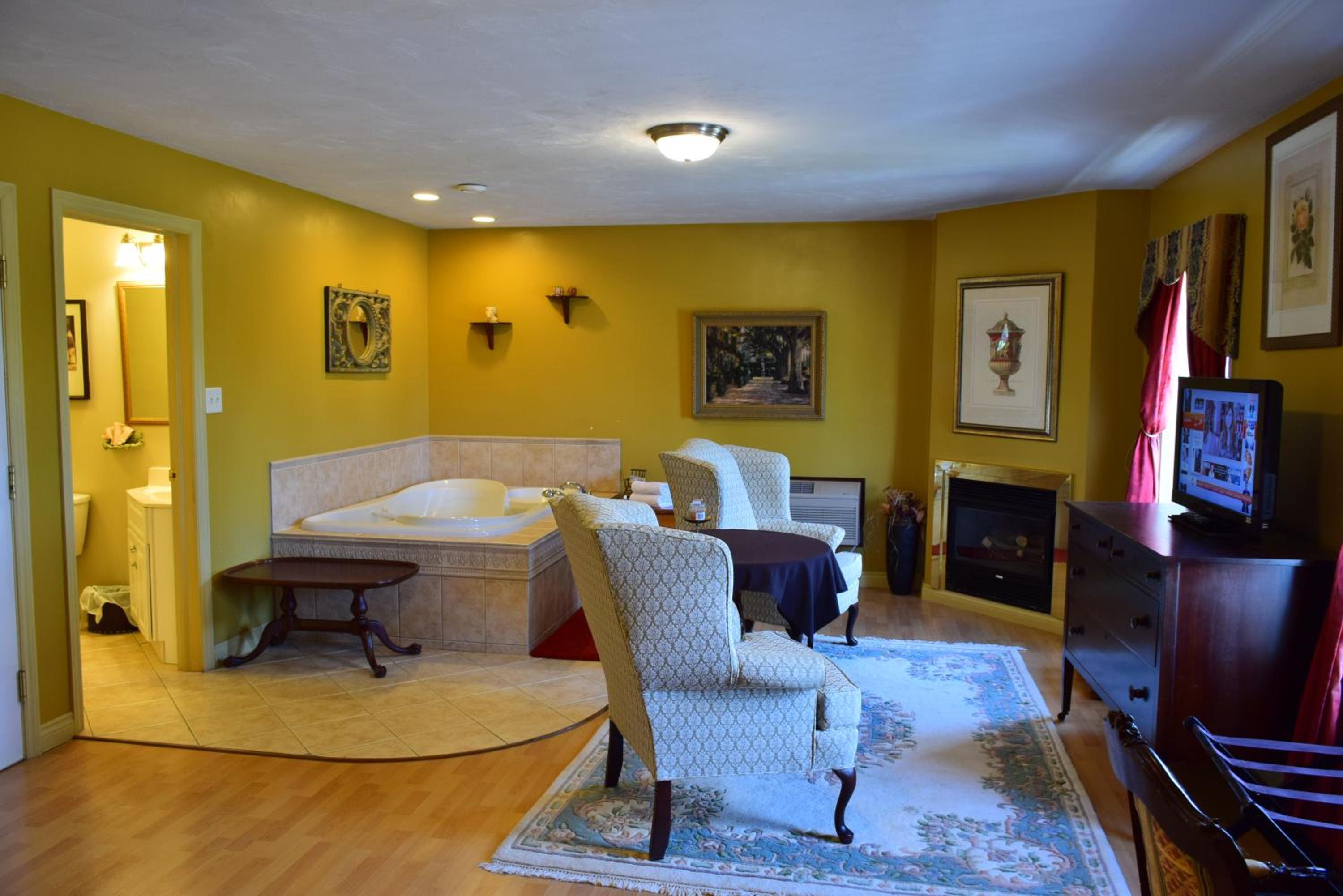 Honeymoon Suite photo 2
