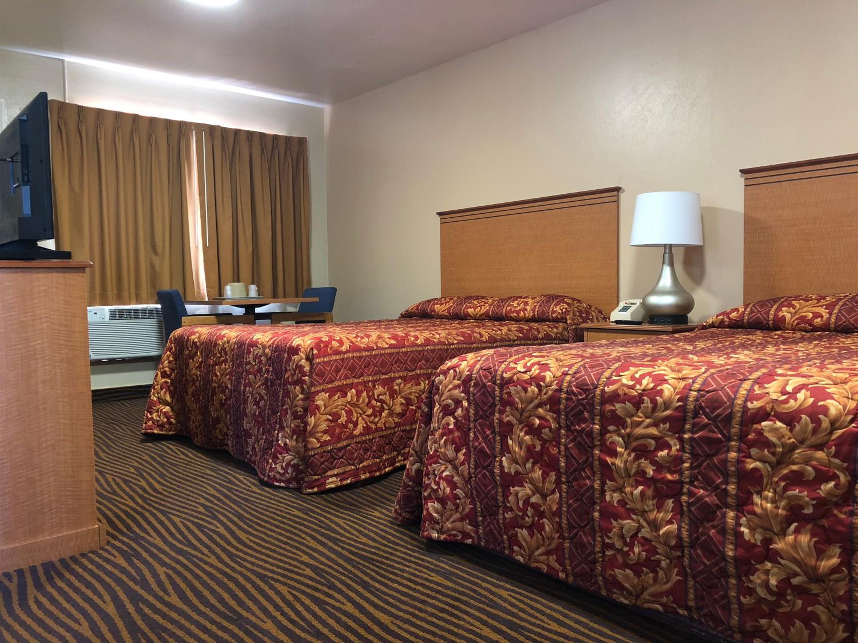 Queen Room with Two Queen Beds - Non-Smoking photo 1