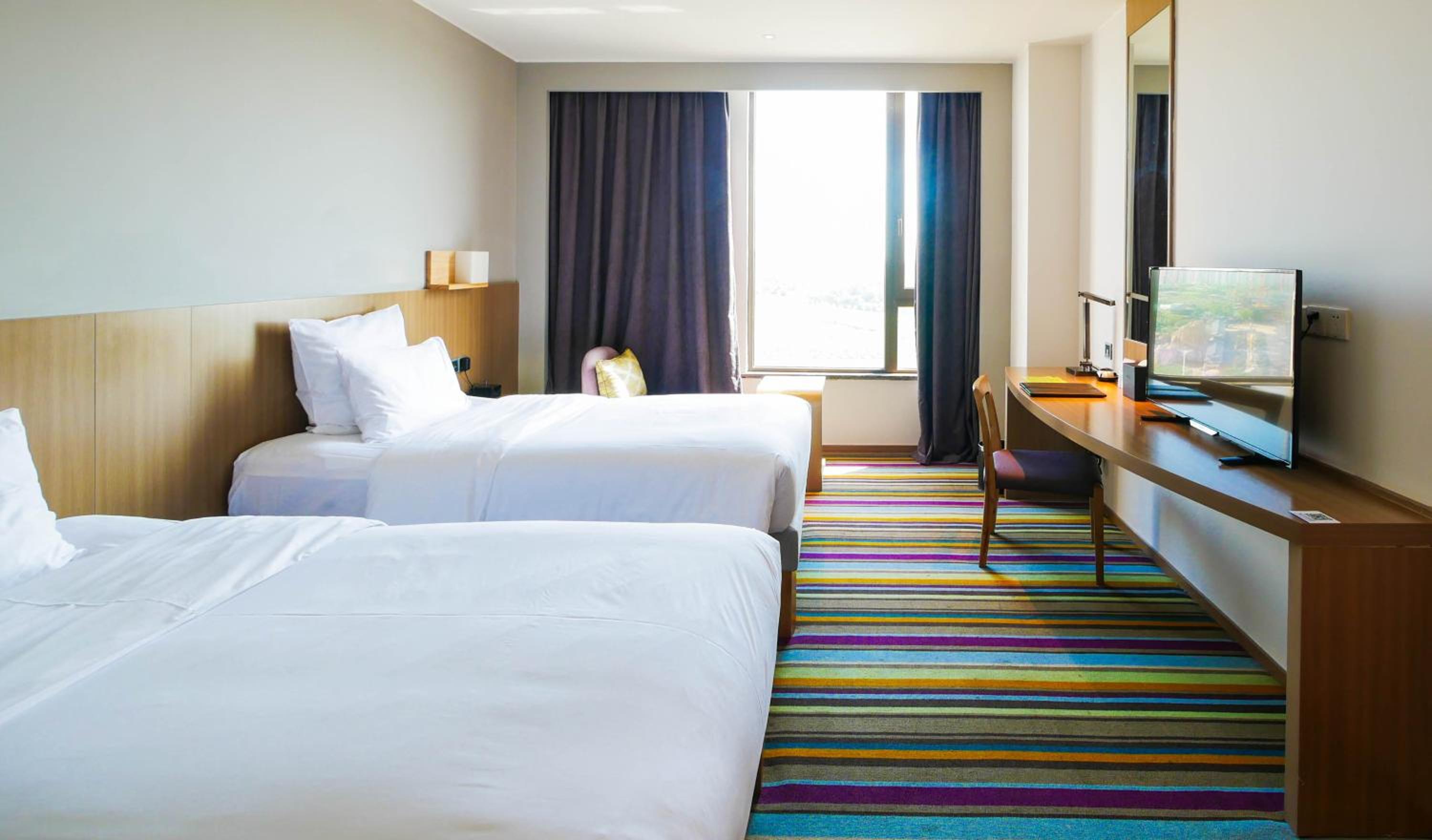 Standard King Room With City View photo 1