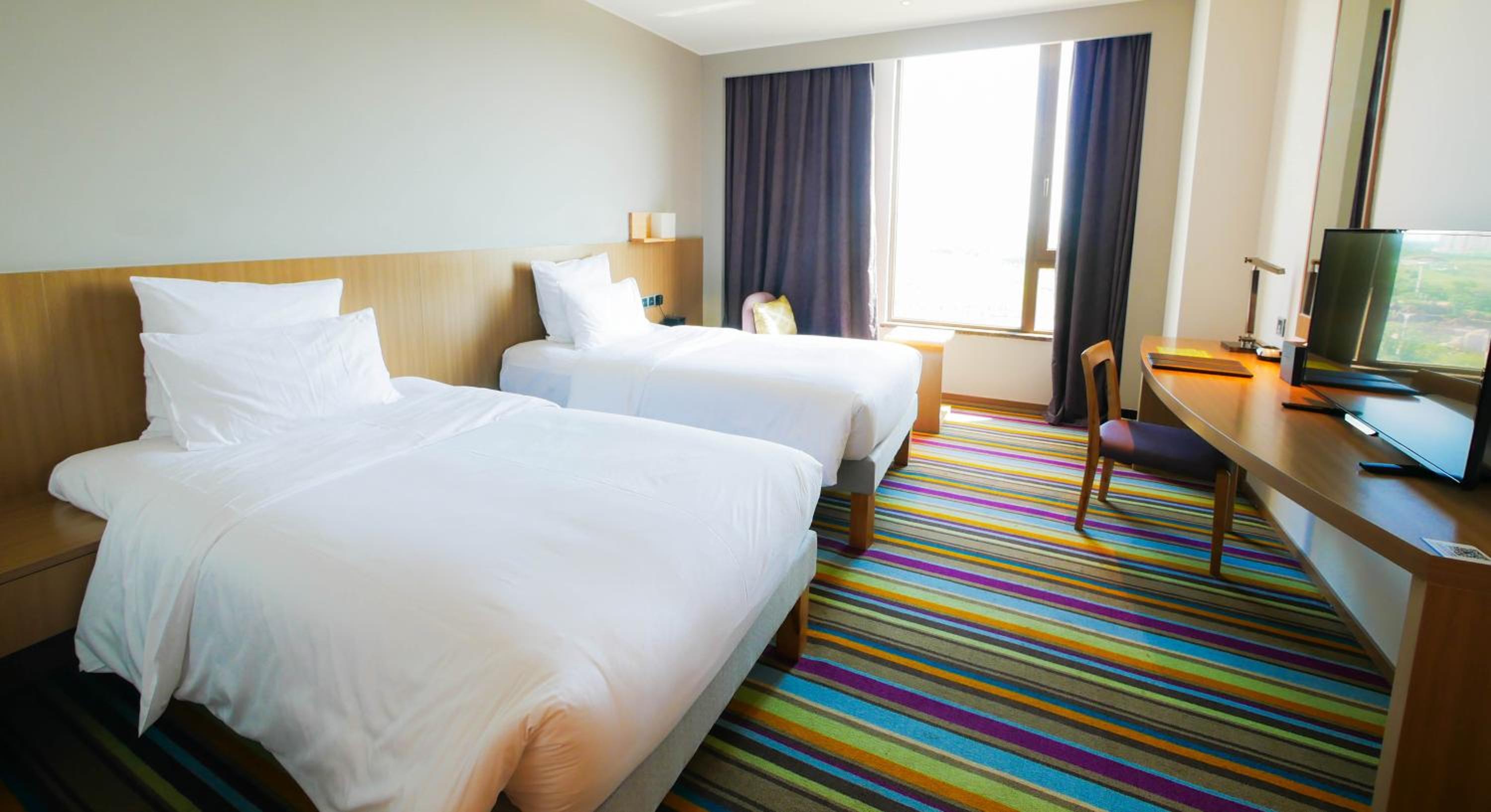 Standard King Room With City View photo 3