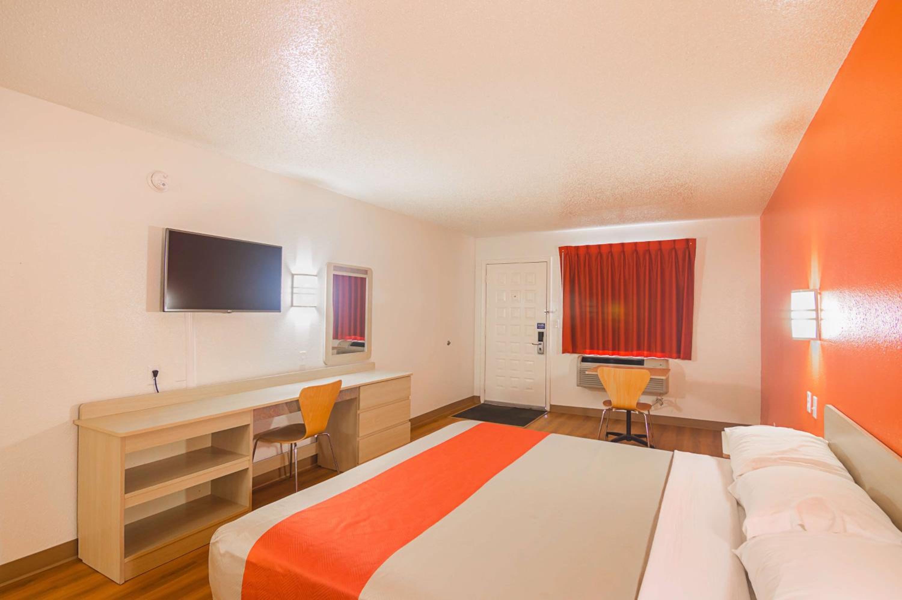 Deluxe King Room photo 2