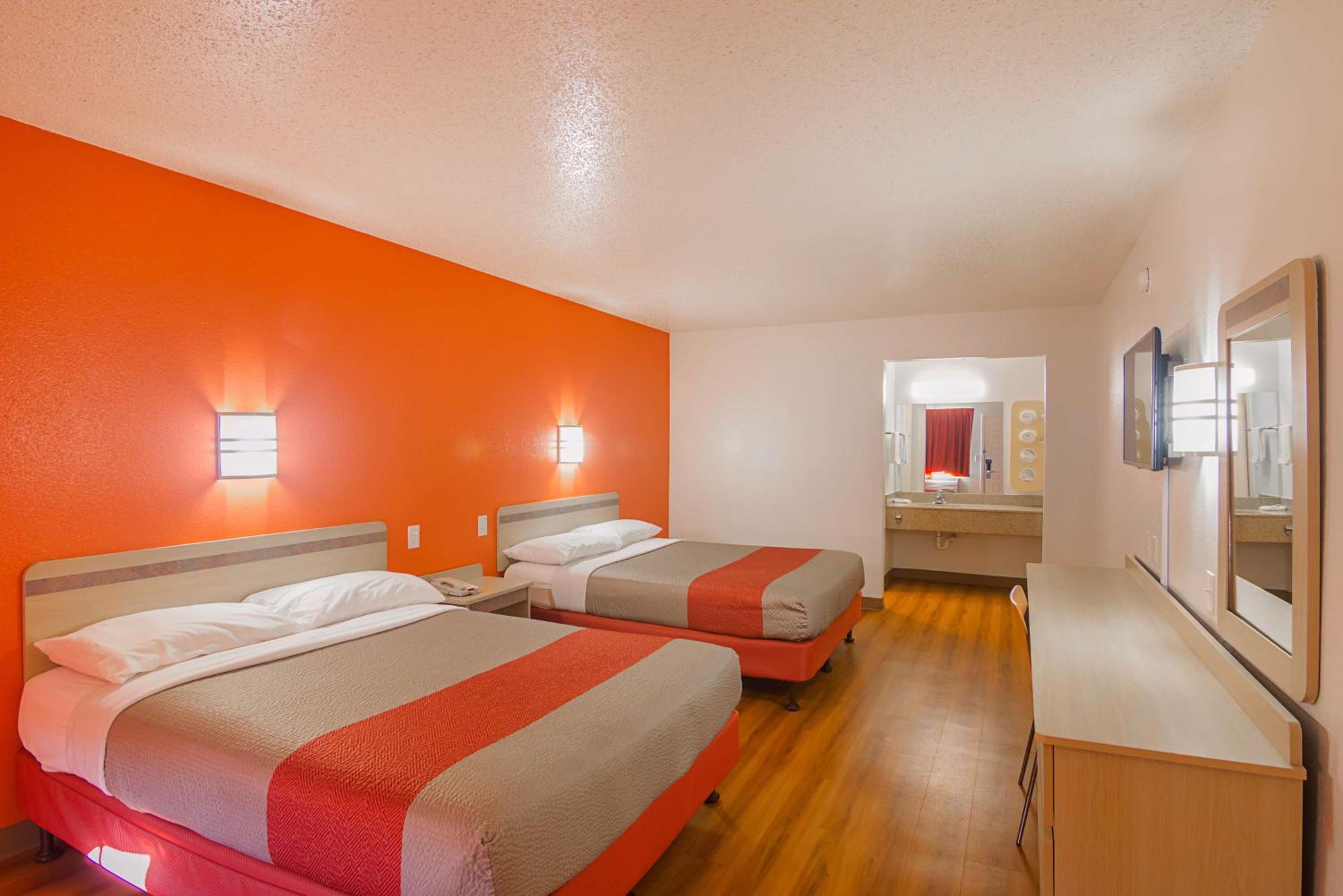 Queen Room with Two Queen Beds - Disability Access photo 1