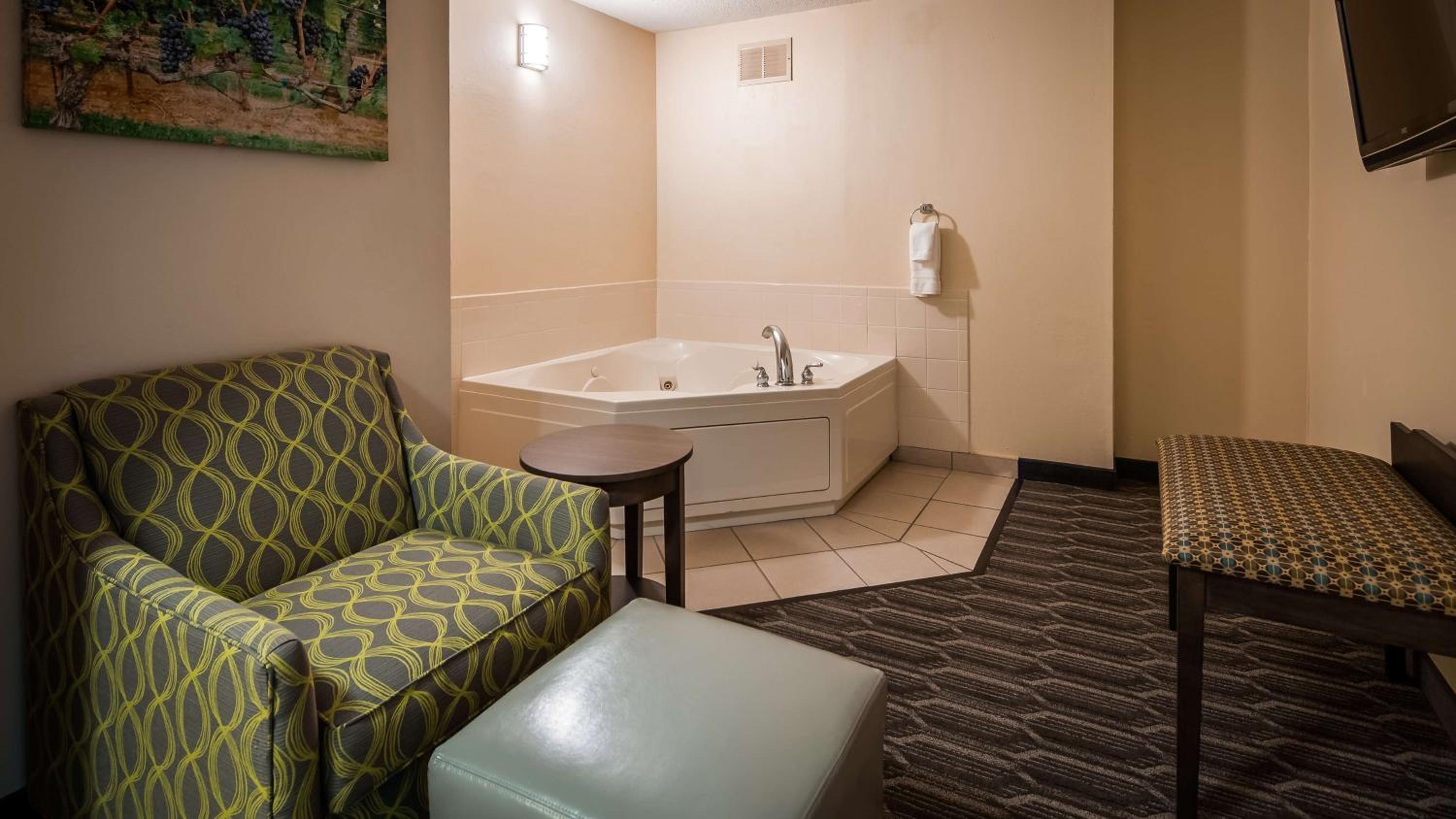 King Suite with Spa Bath photo 2
