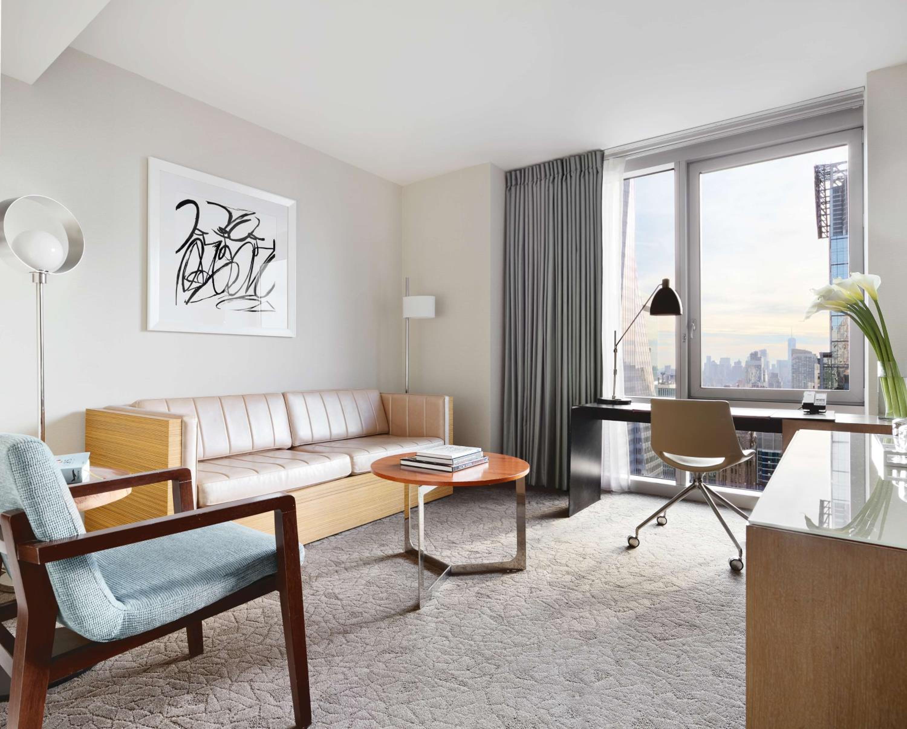 King Suite with Times Square View and Accessible Shower thumbnail 5