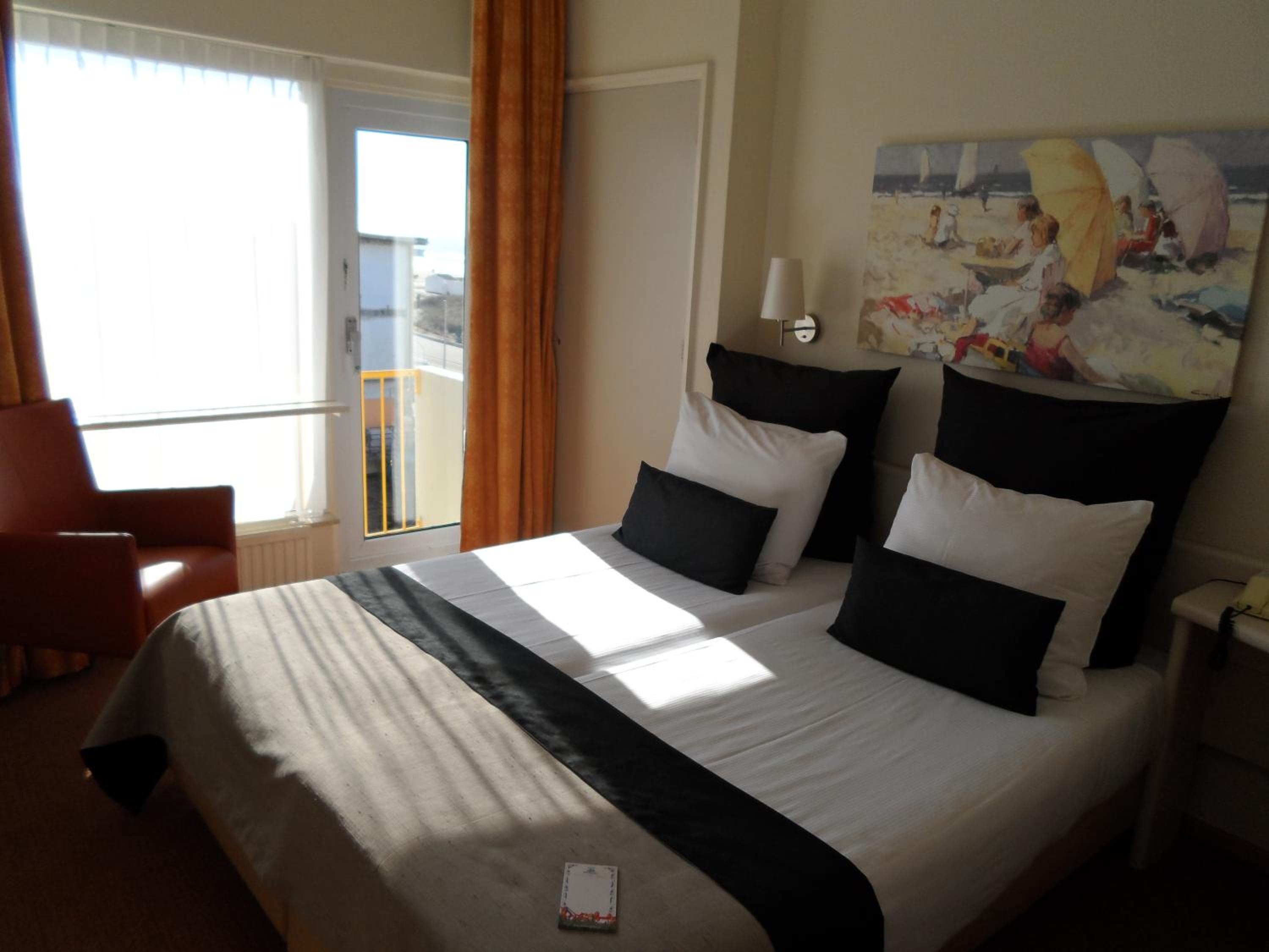 Compact Double Room photo 3