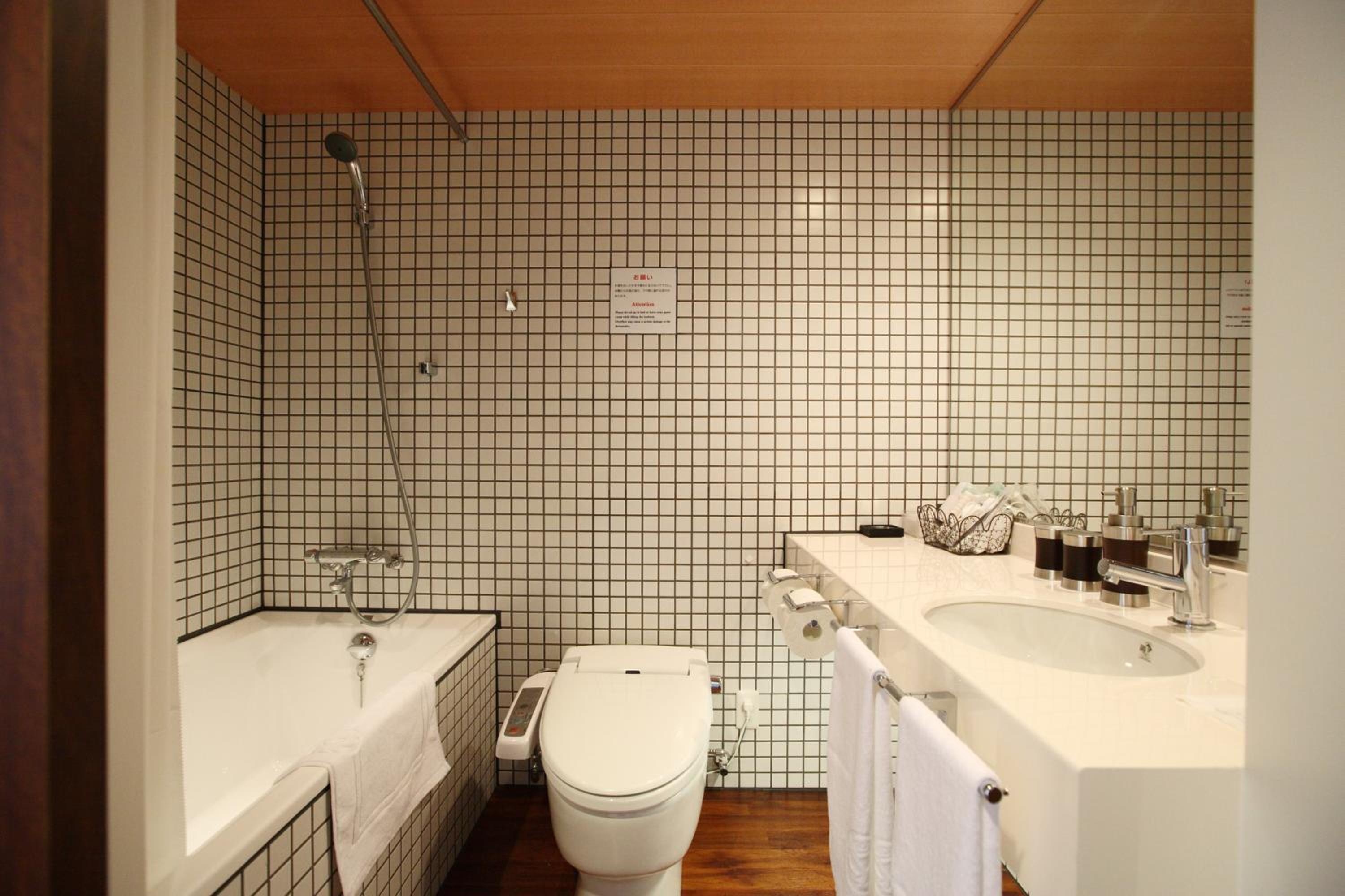 Double Room with Small Double Bed - Non-Smoking - Photo 7