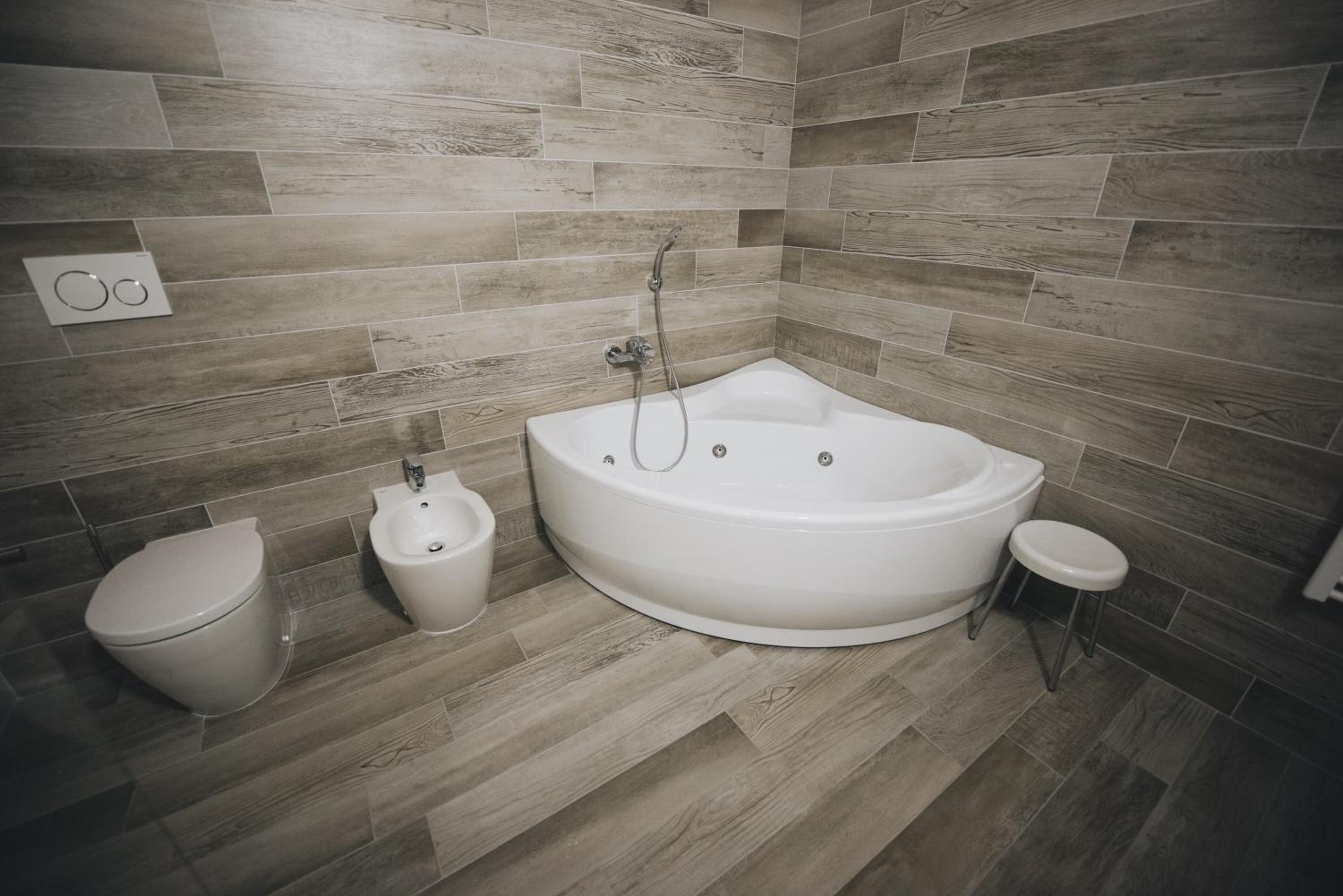 Deluxe Suite with Spa Bath - Split Level photo 2