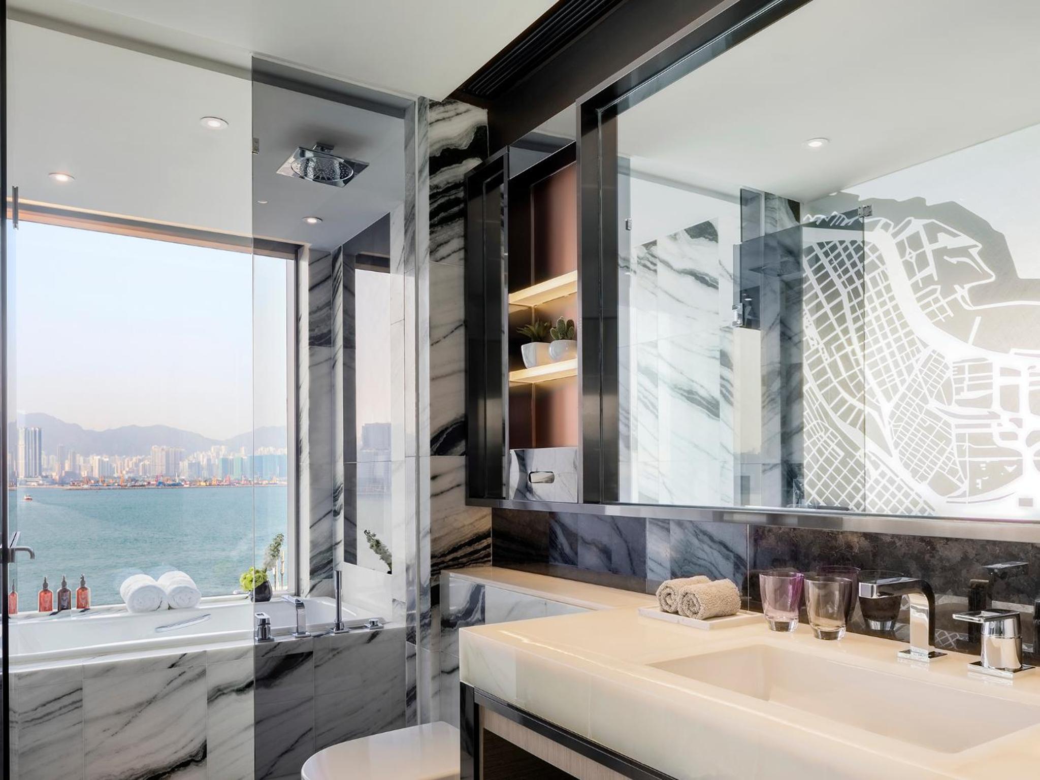 Deluxe King Room with Harbor View - Photo 3