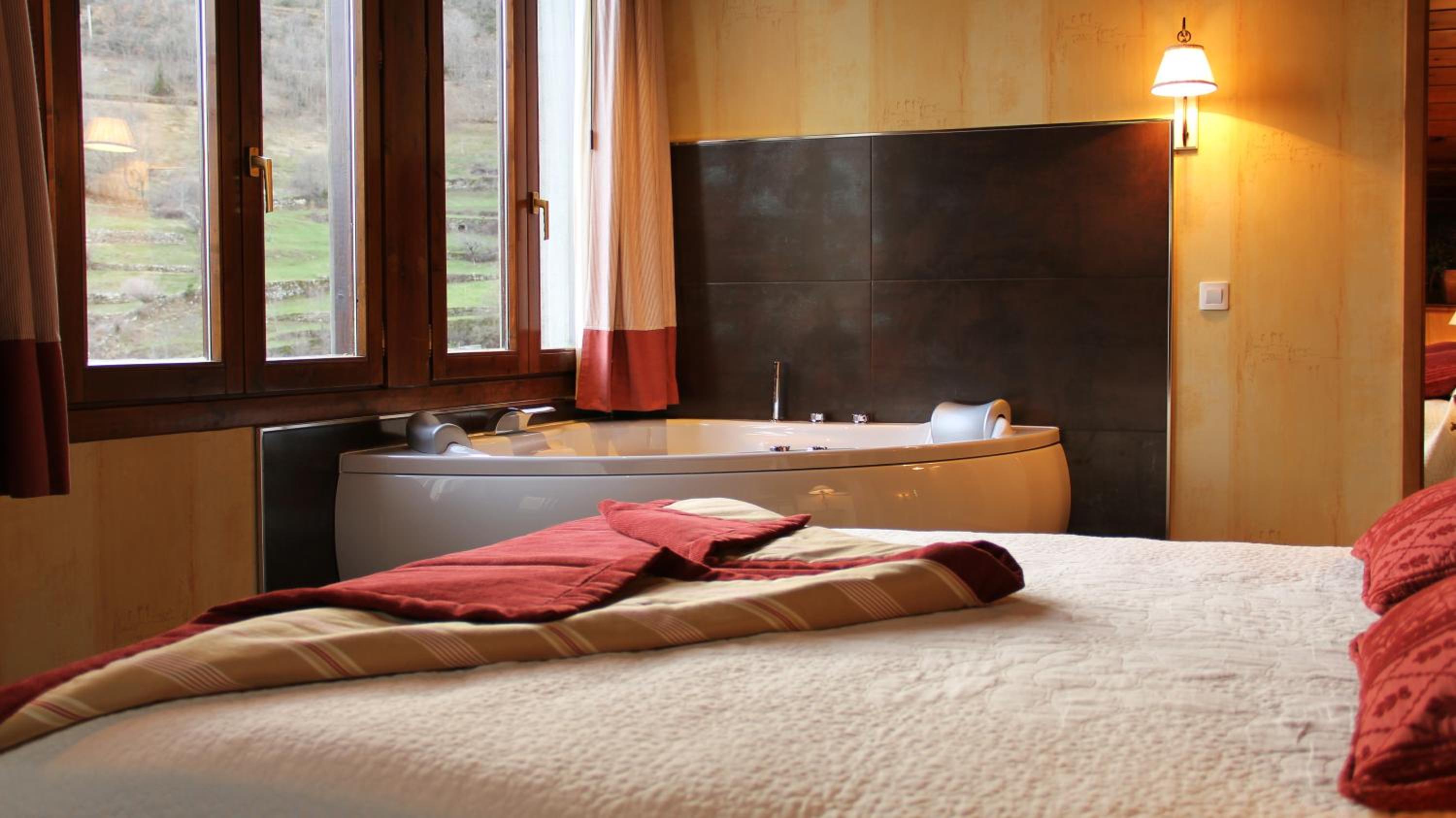 Junior Suite with Spa Bath - Photo 27