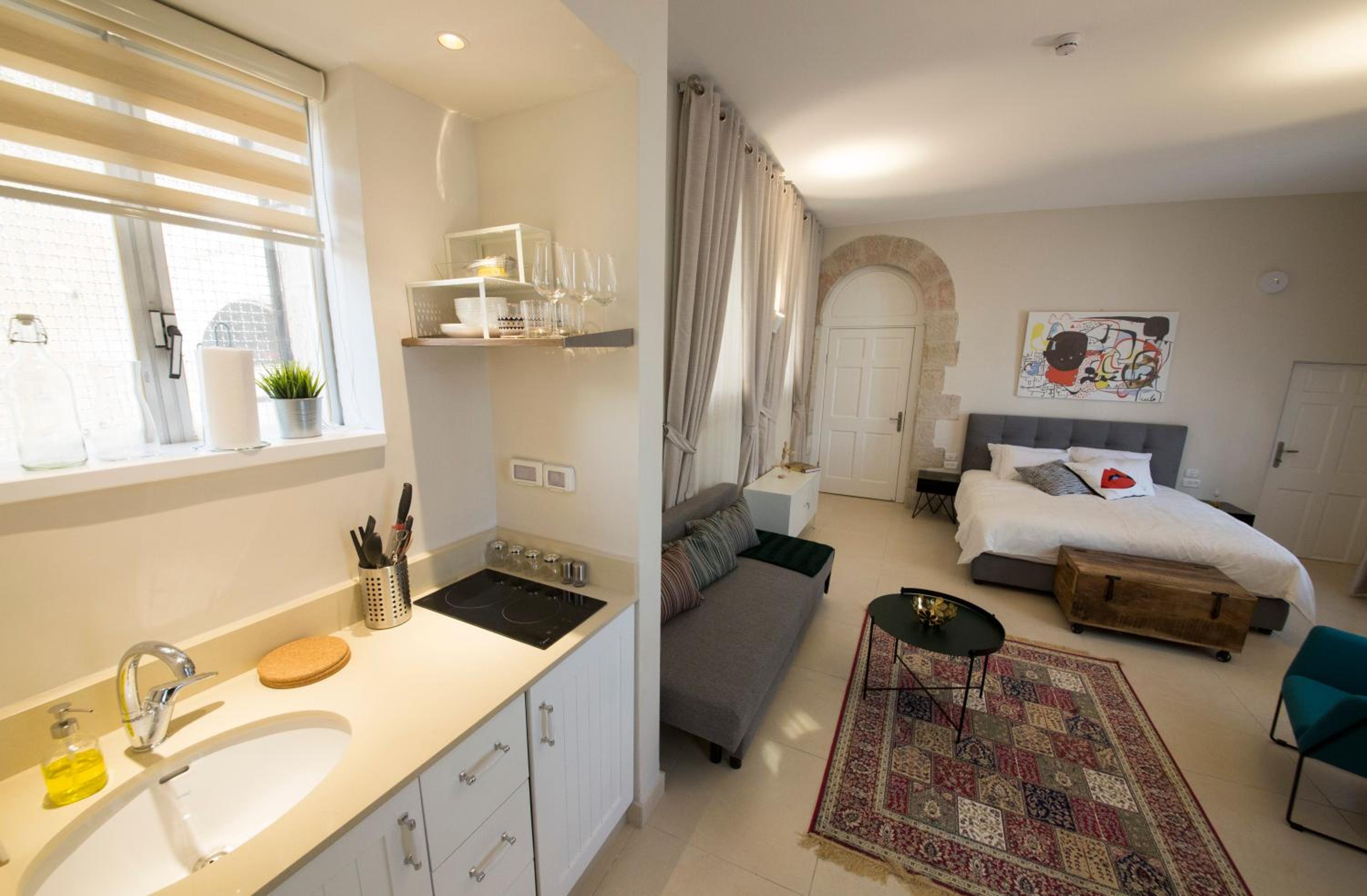 Studio Apartment photo 1