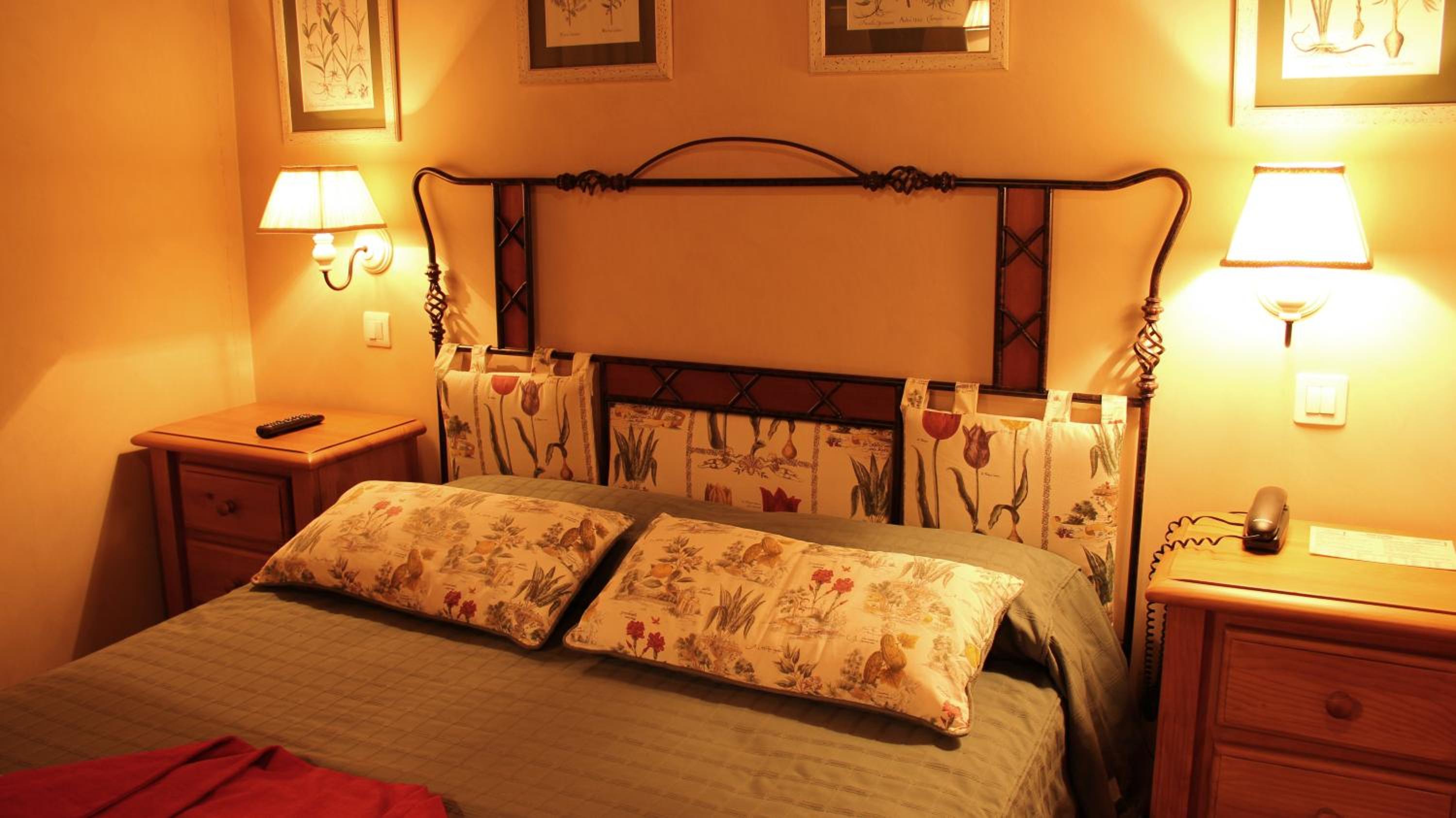 Junior Suite with Spa Bath - Photo 28