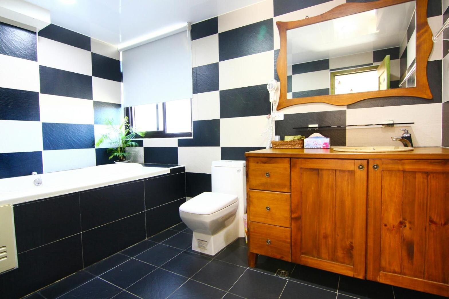 Quadruple Room with Bath photo 3