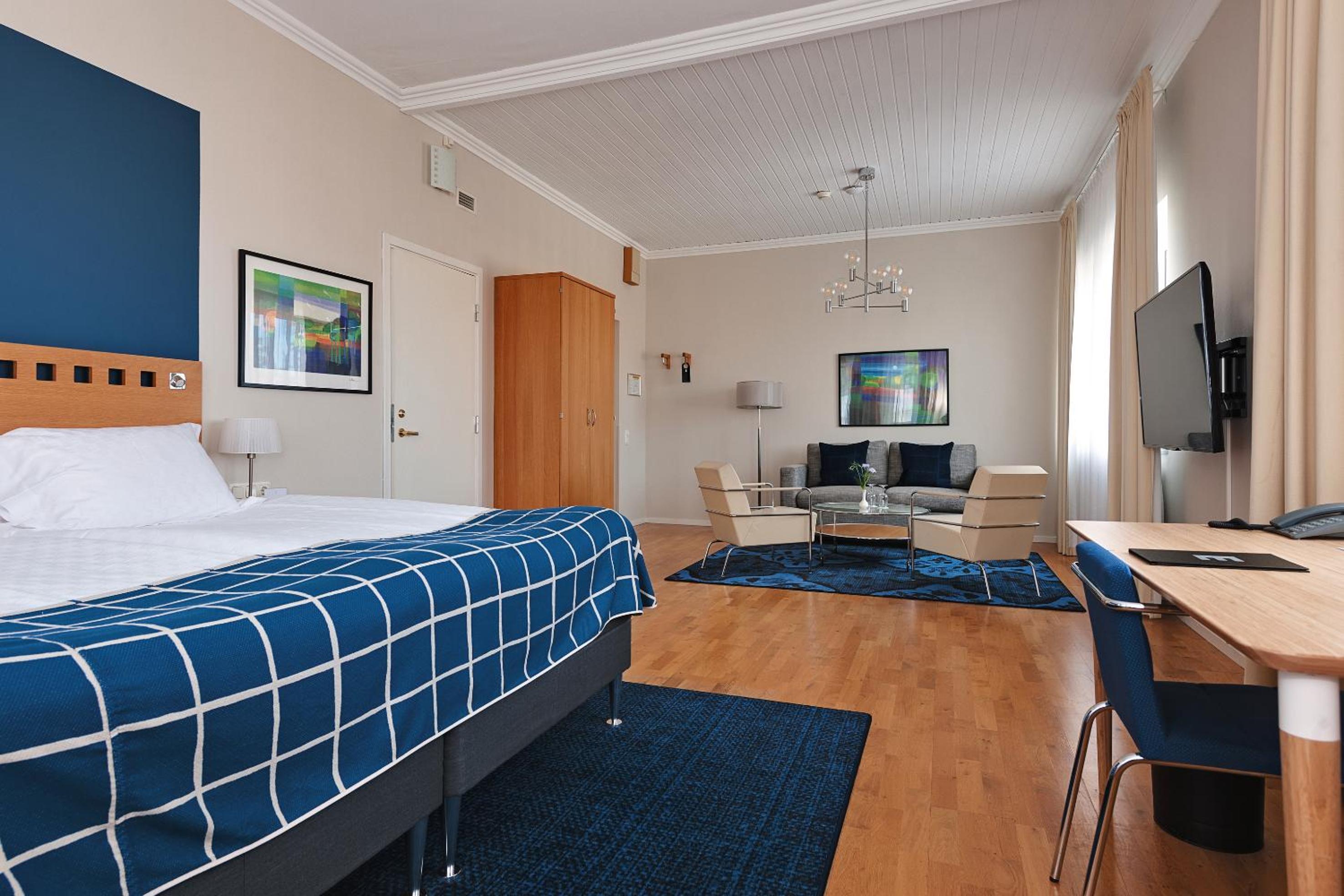 Junior Suite (2 Adults) - Photo 9