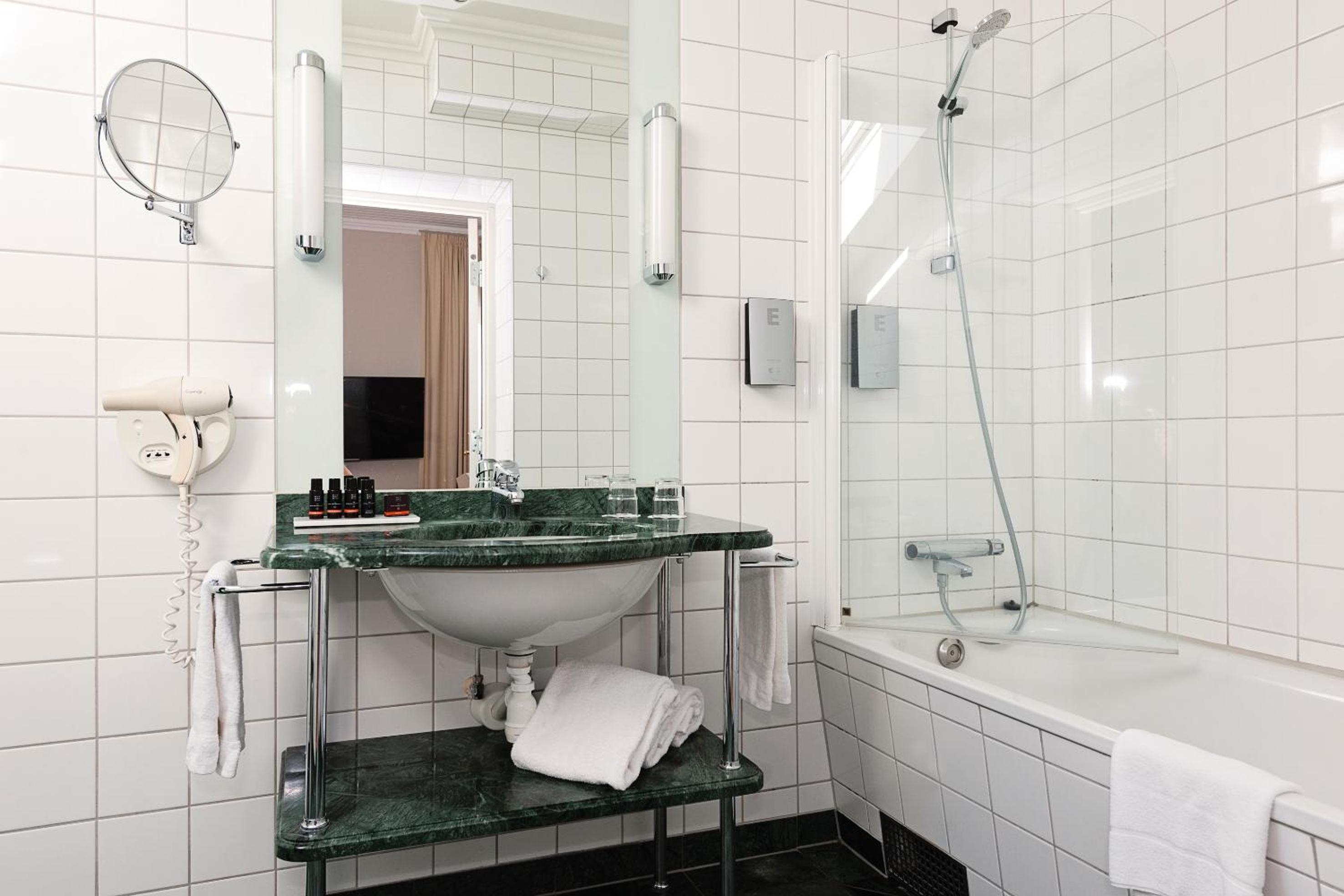Junior Suite (2 Adults) - Photo 2