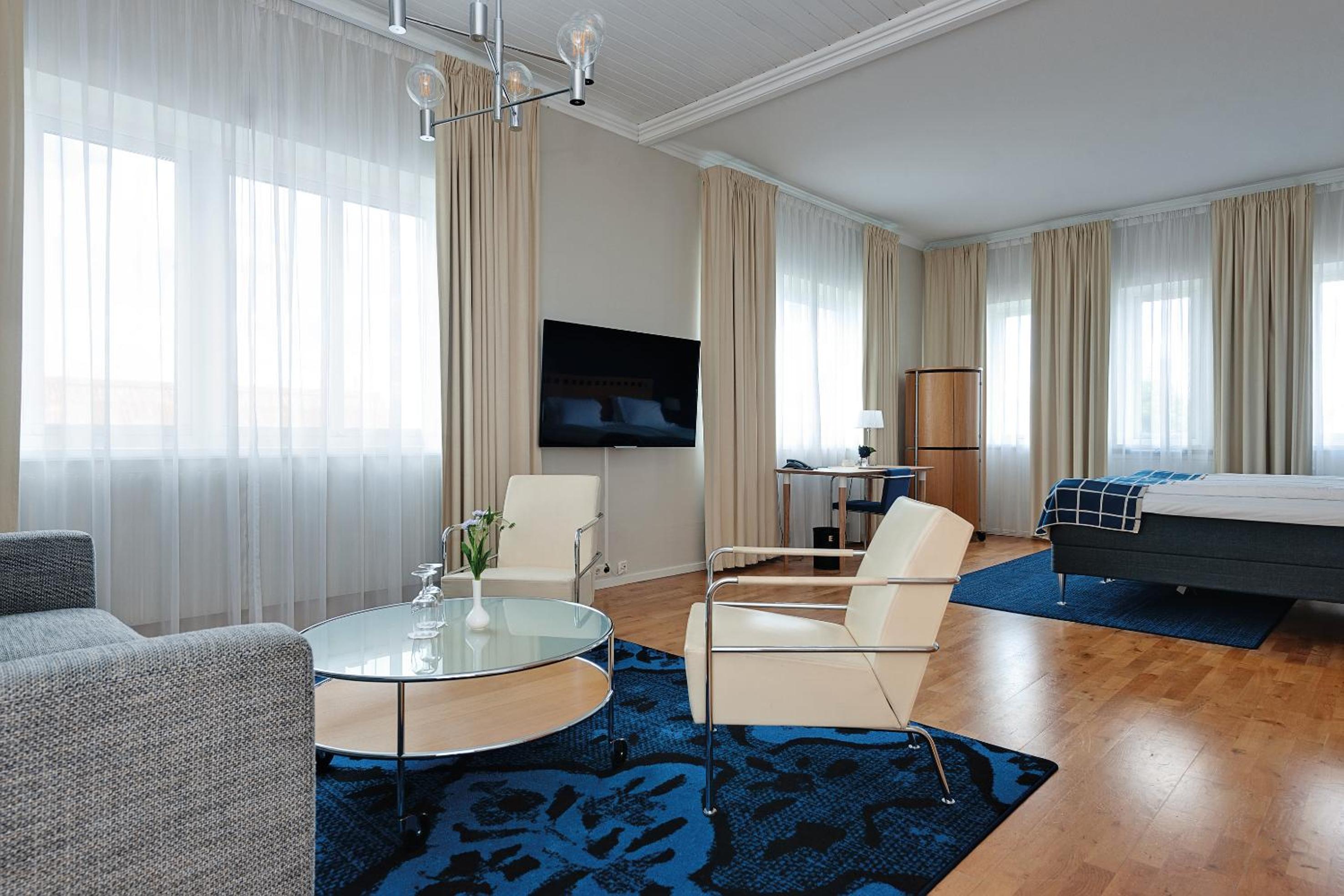 Junior Suite (2 Adults) - Photo 8