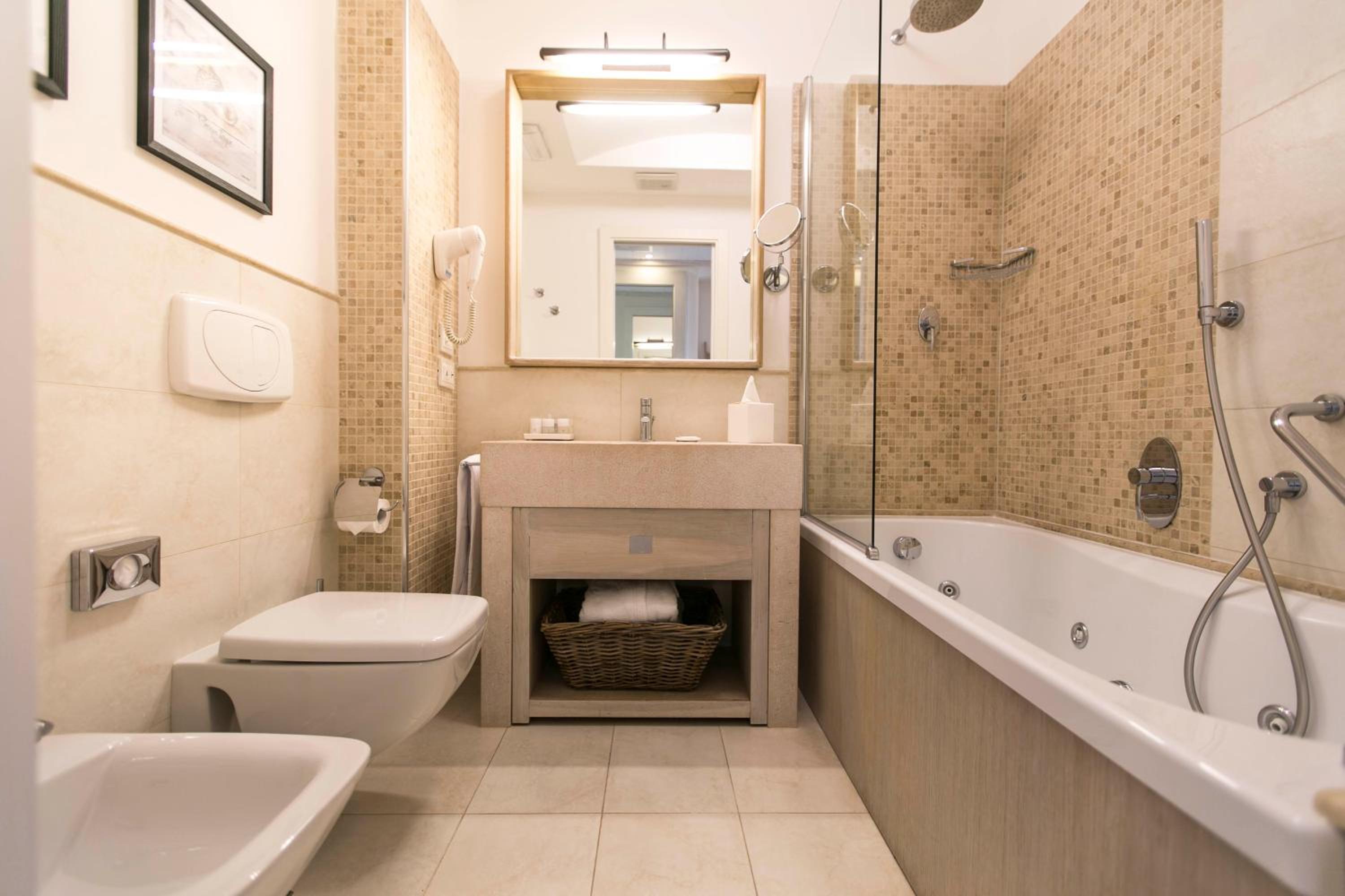 Superior Double Room with Outdoor Jacuzzi photo 2