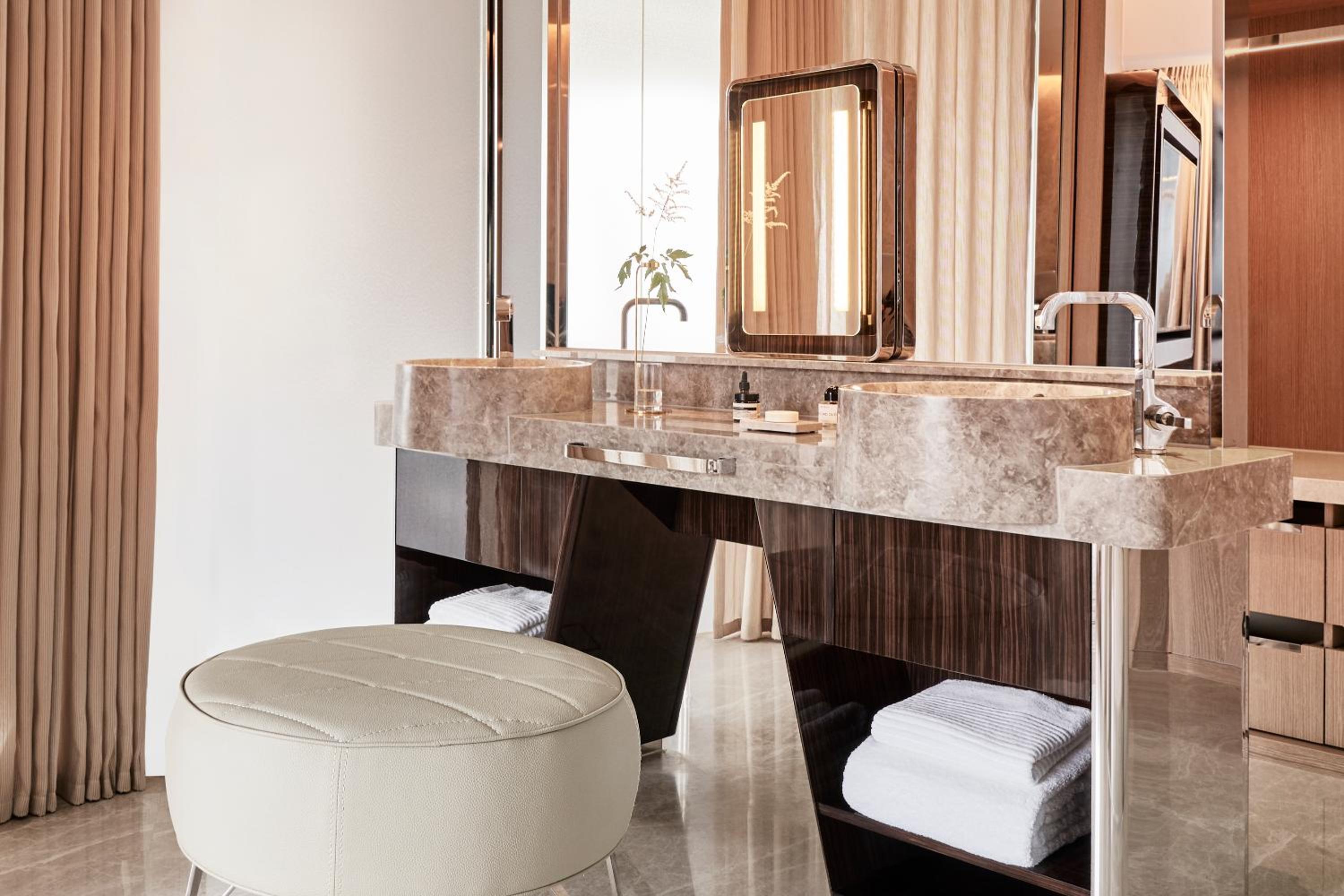 Morpheus - Premier Suite photo 3