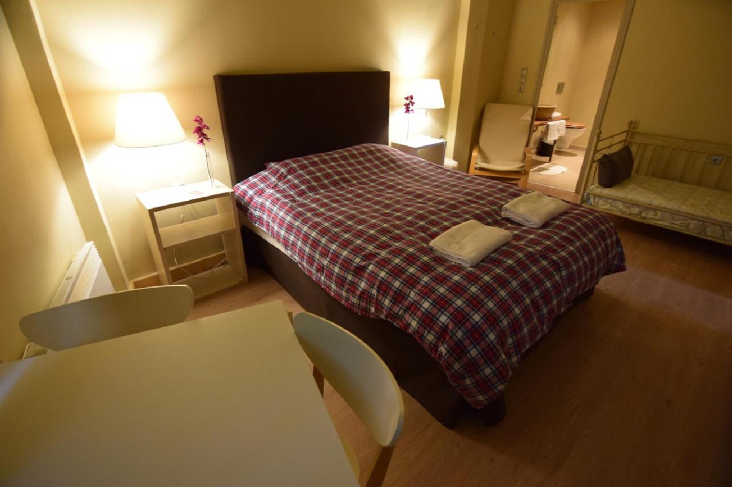 Studio Apartment - Photo 17