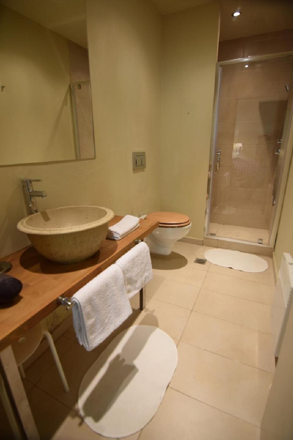 Studio Apartment - Photo 27