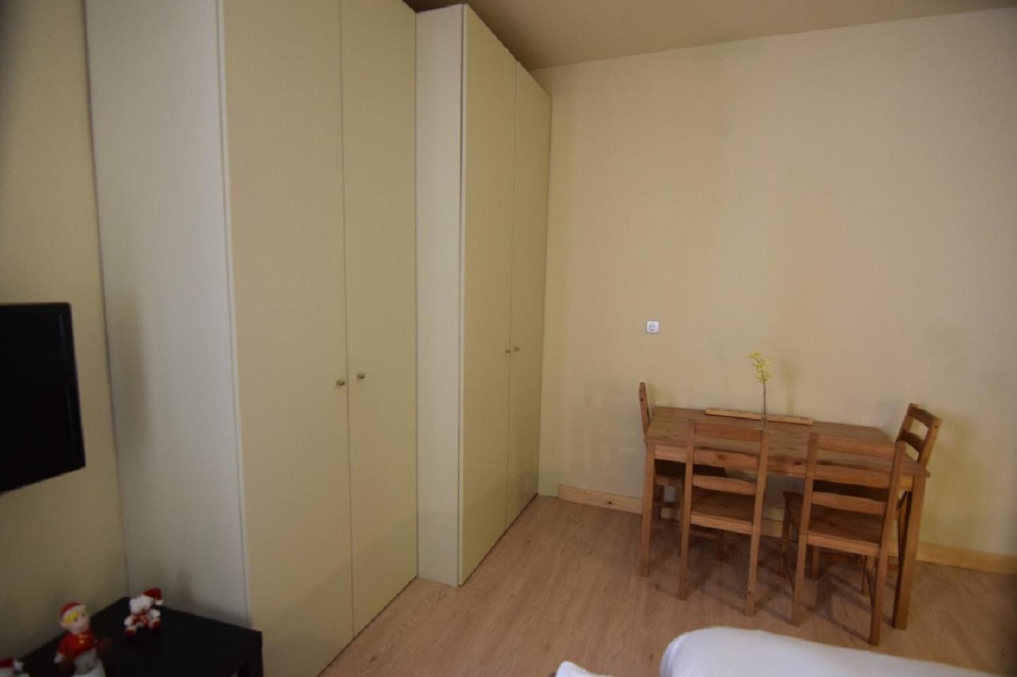 Studio Apartment - Photo 39