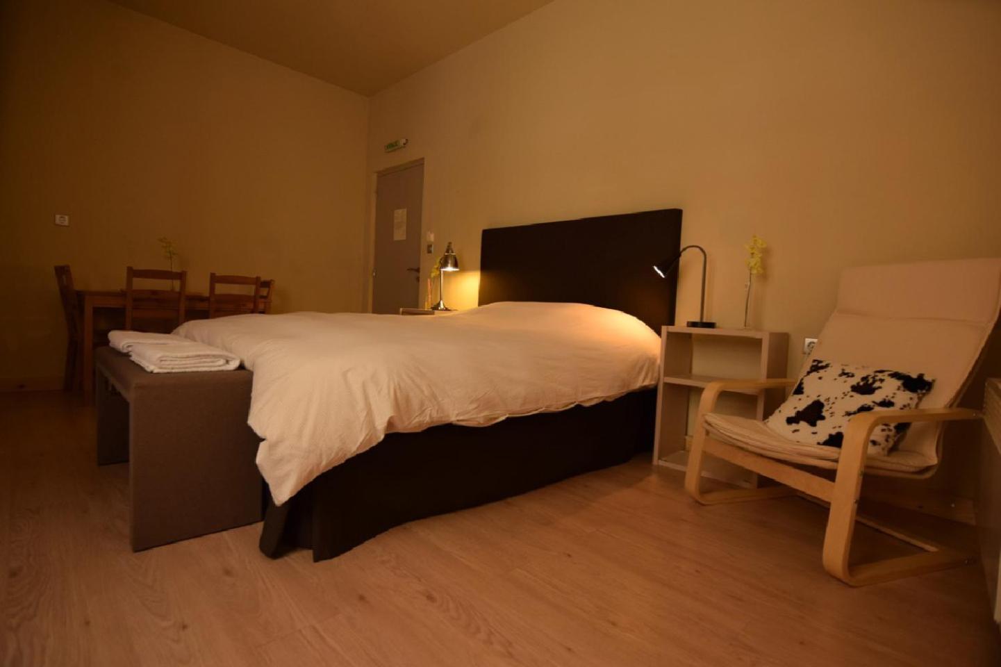 Studio Apartment - Photo 36