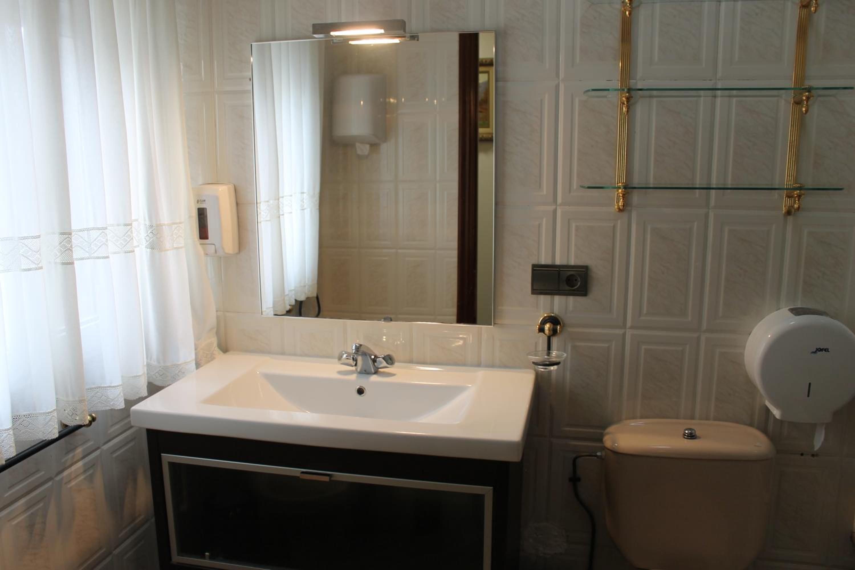 Economy Quadruple Room photo 3