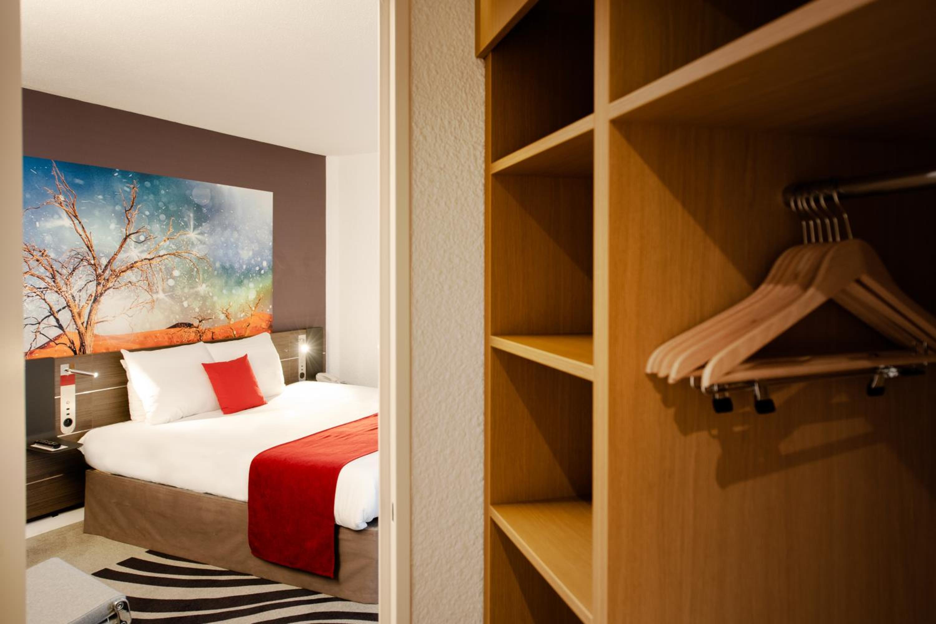 Suite with 1 Queen-Size Bed and Sofa Bed - Photo 11