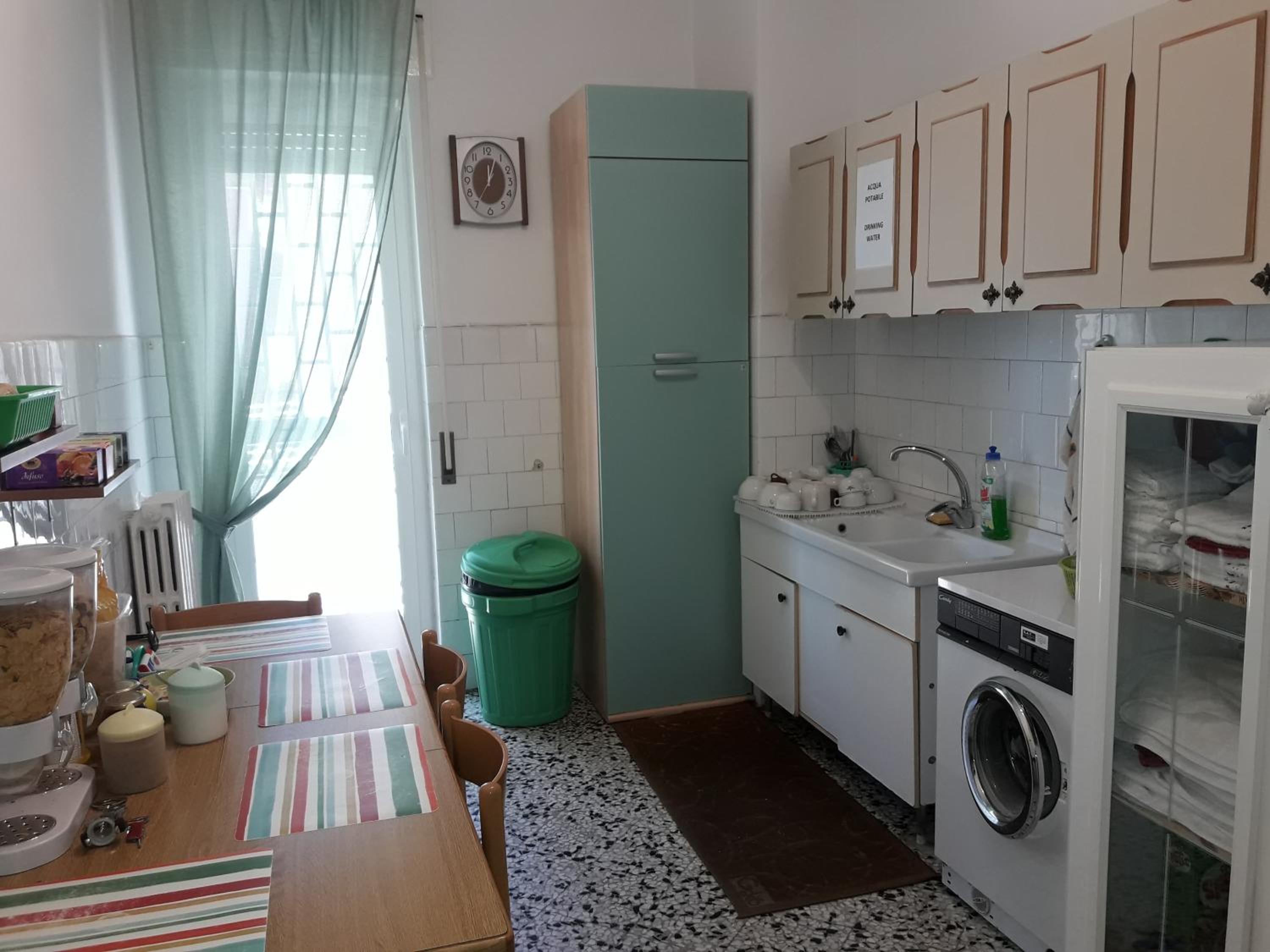 Quadruple Room with Private External Bathroom - Photo 4