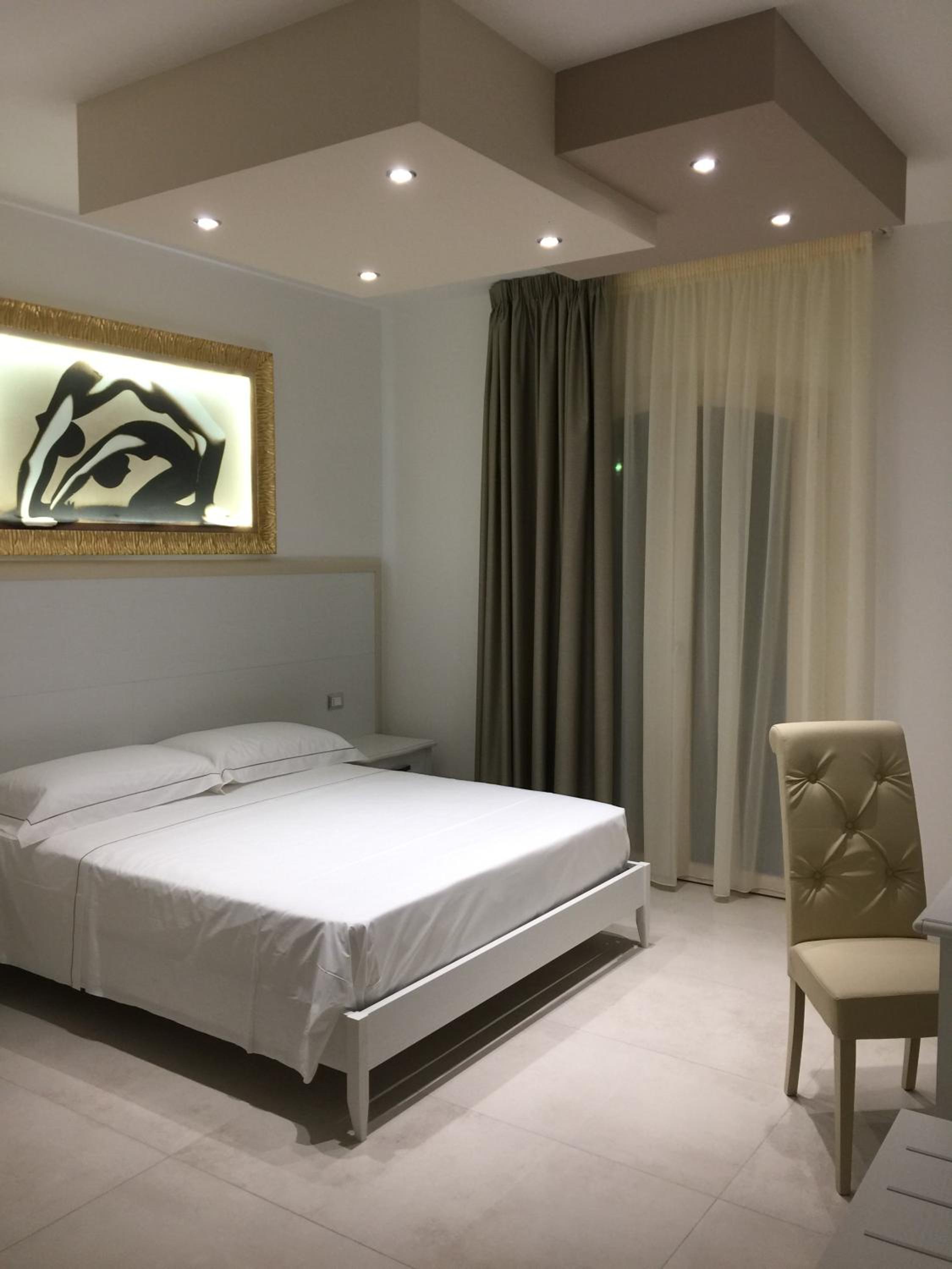 Deluxe Double Room with Side Sea View