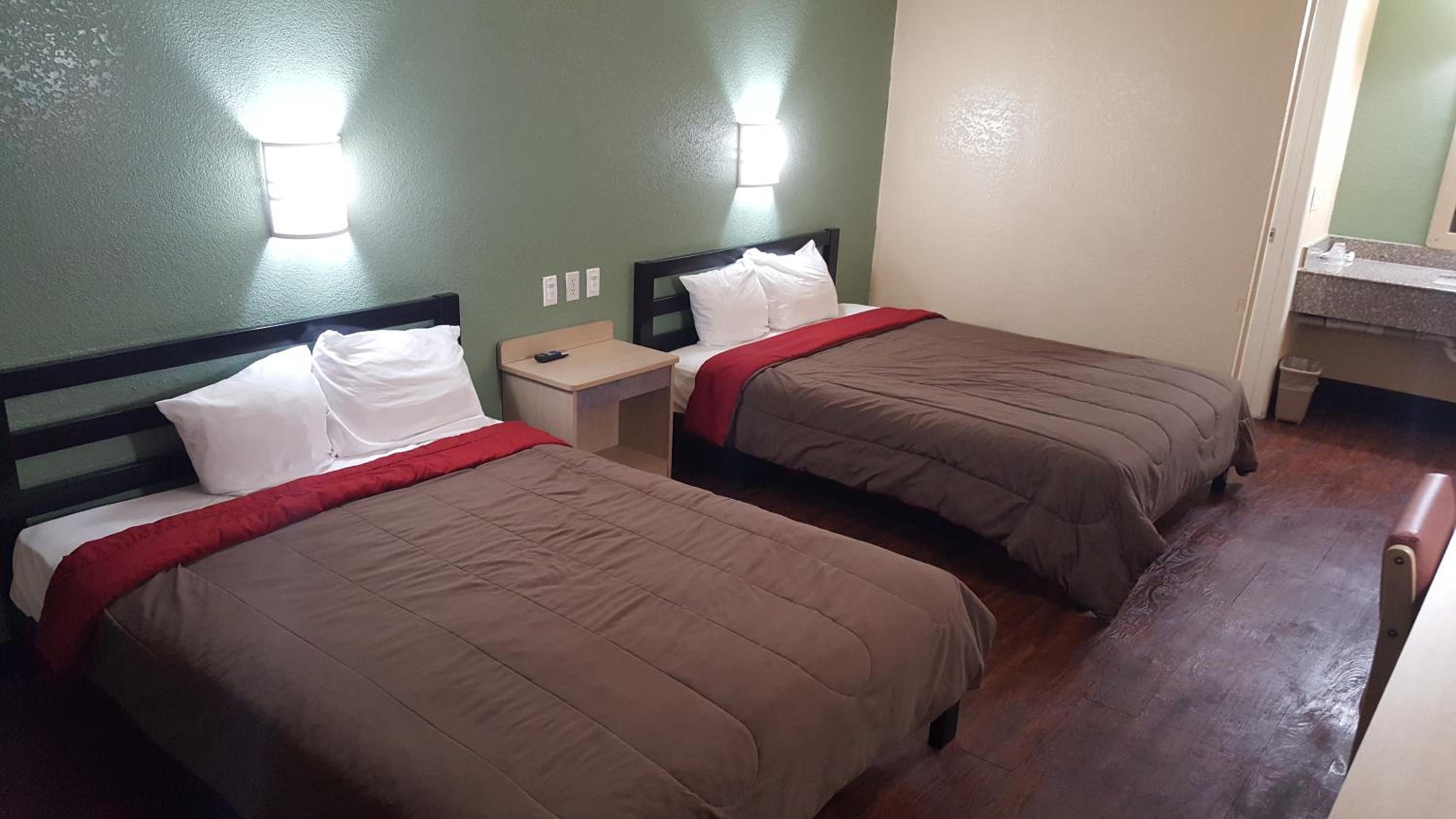 Double Room With Two Double Beds - Non-Smoking photo 3