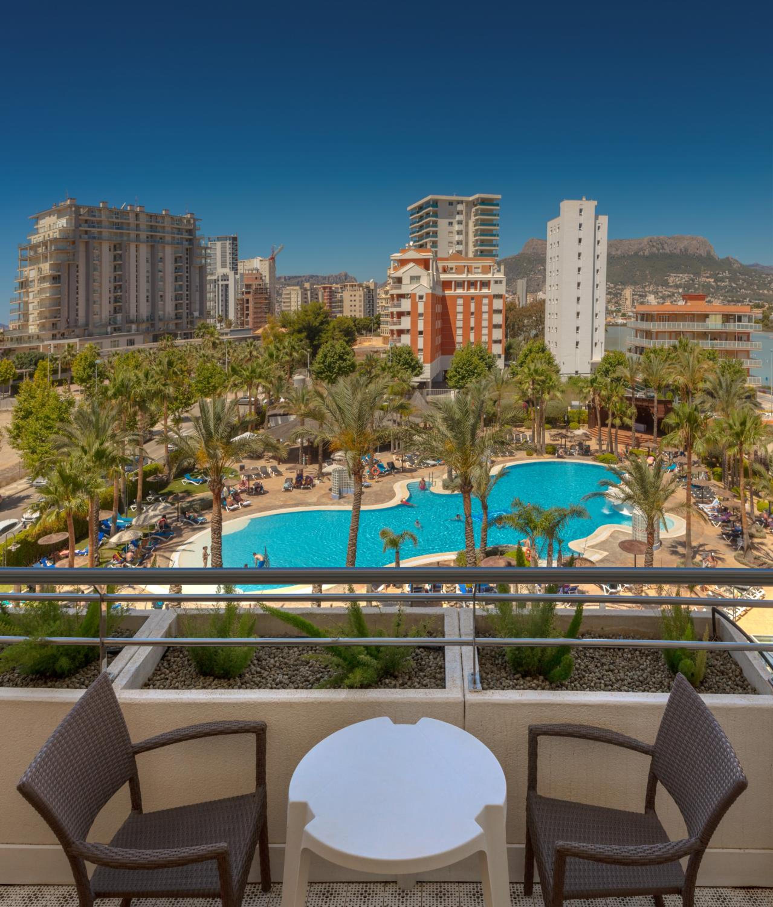 Double or Twin Room with Terrace (3 Adults) - Photo 6