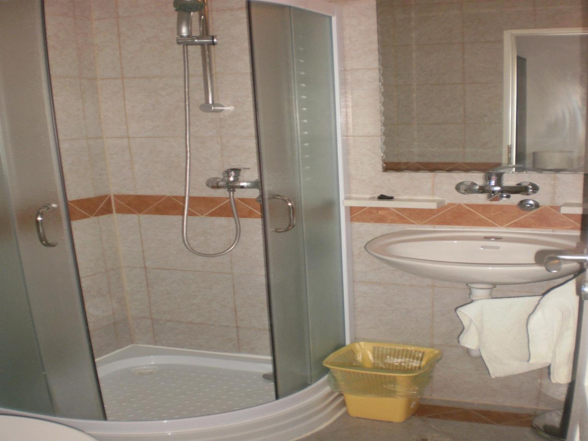 Double or Twin Room - Photo 8