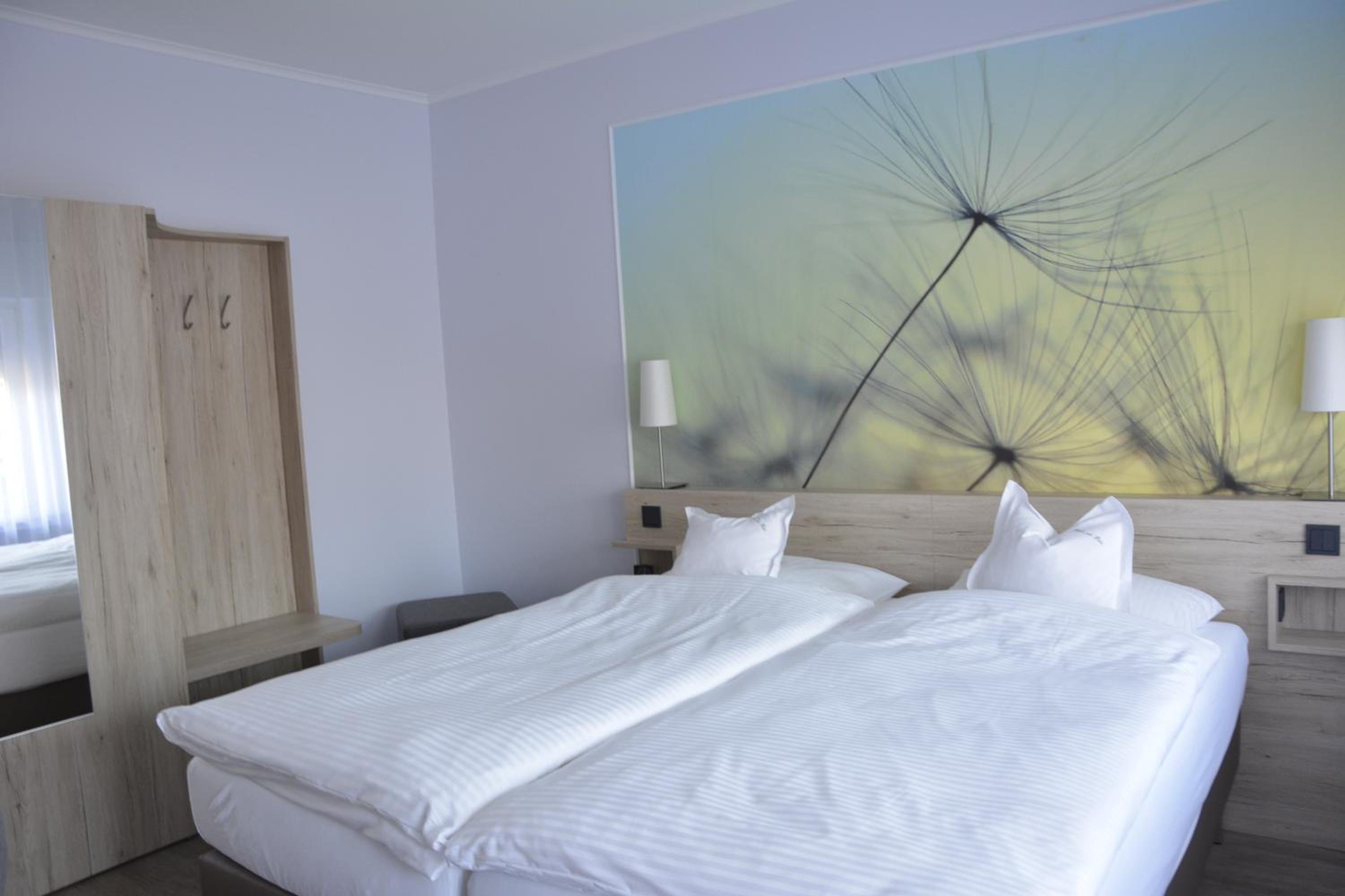 Double or Twin Room with Balcony - Photo 4