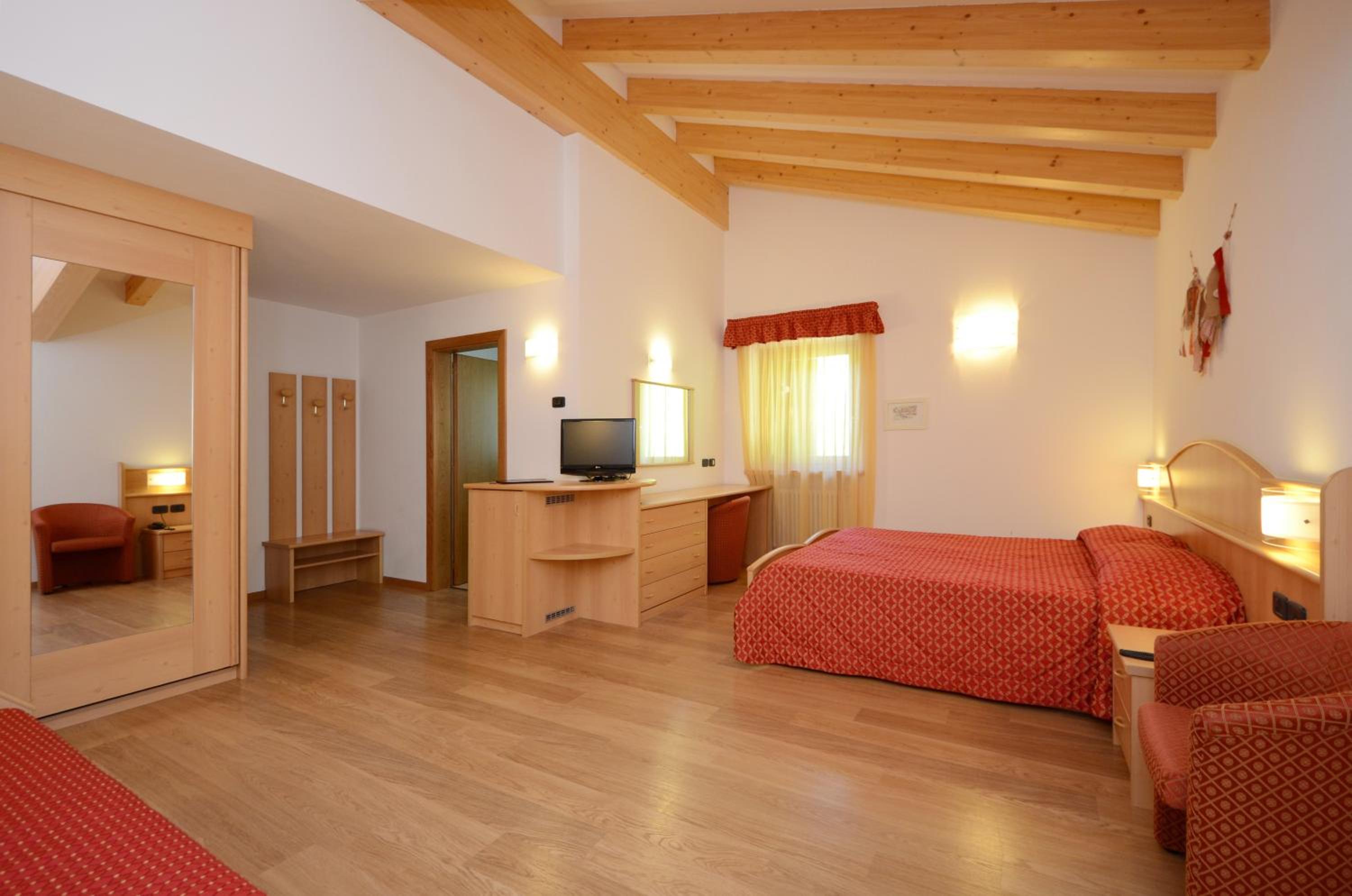 Superior Triple Room photo 2