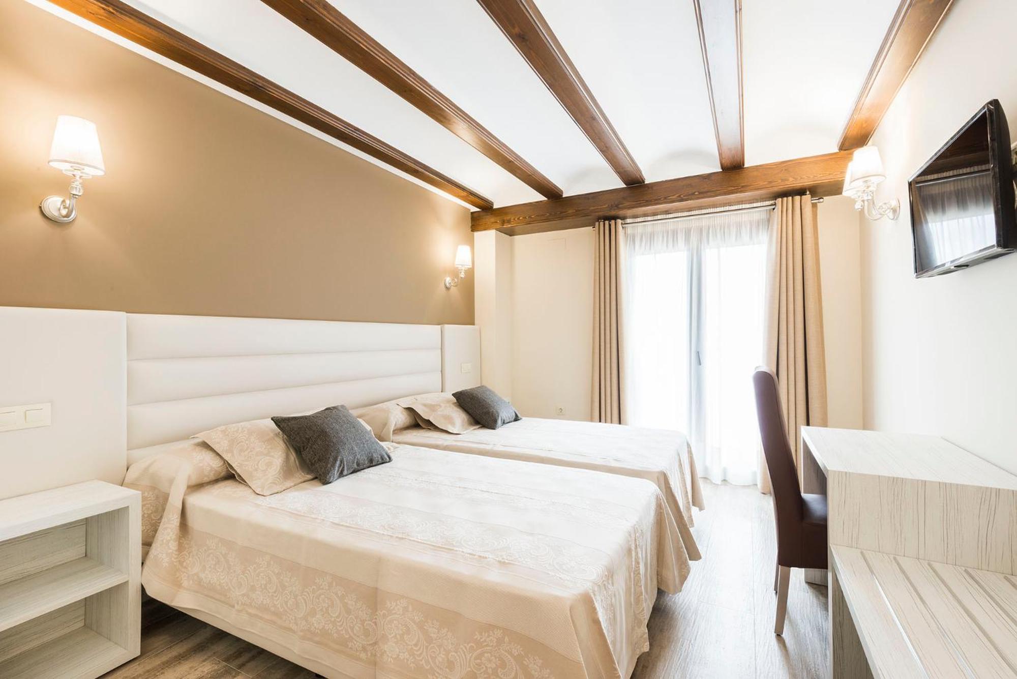 Double or Twin Room photo 3